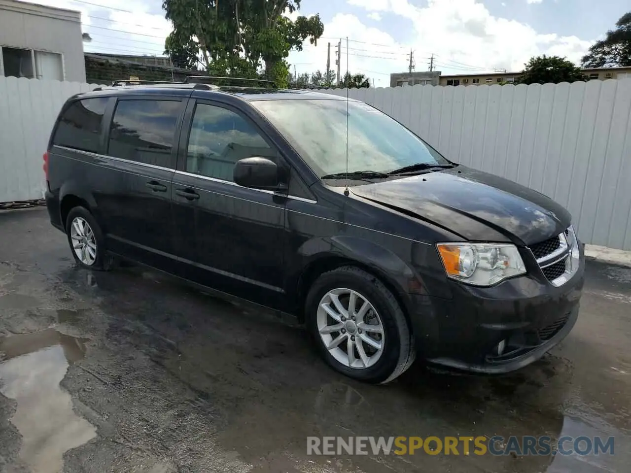 4 Photograph of a damaged car 2C4RDGCG3LR161269 DODGE CARAVAN 2020