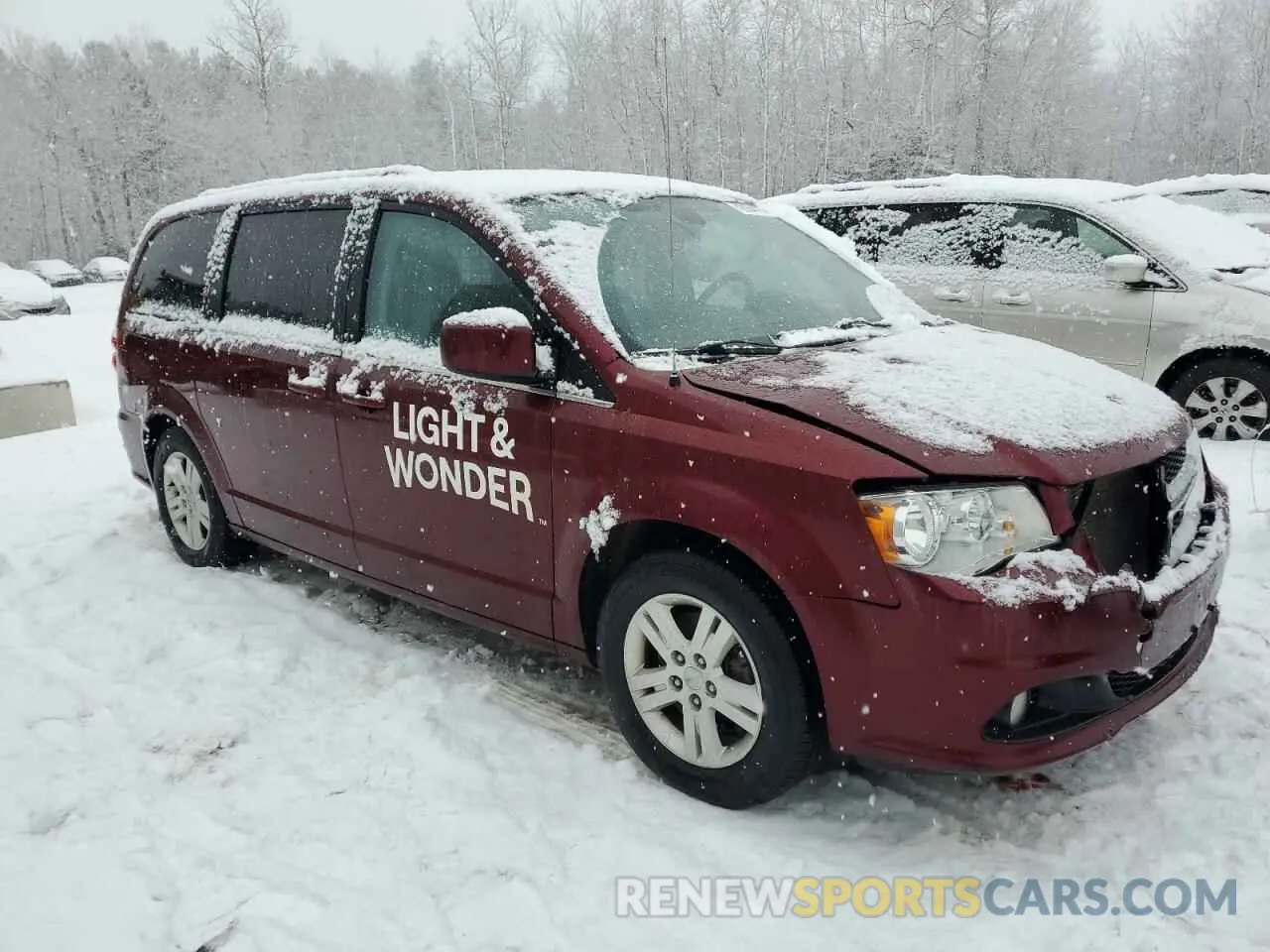 4 Photograph of a damaged car 2C4RDGDG1LR200620 DODGE CARAVAN 2020