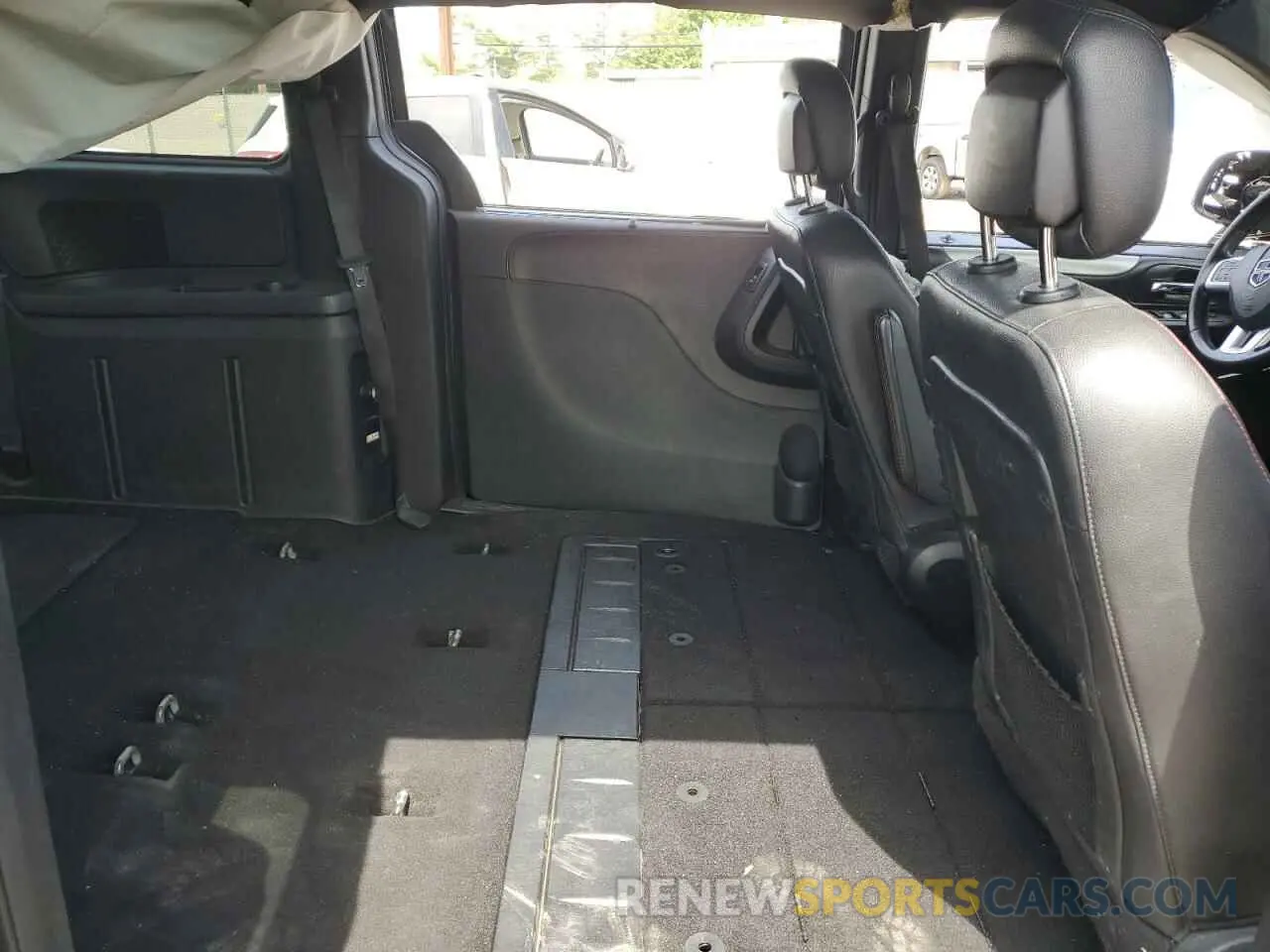 11 Photograph of a damaged car 2C4RDGEG4LR160600 DODGE CARAVAN 2020