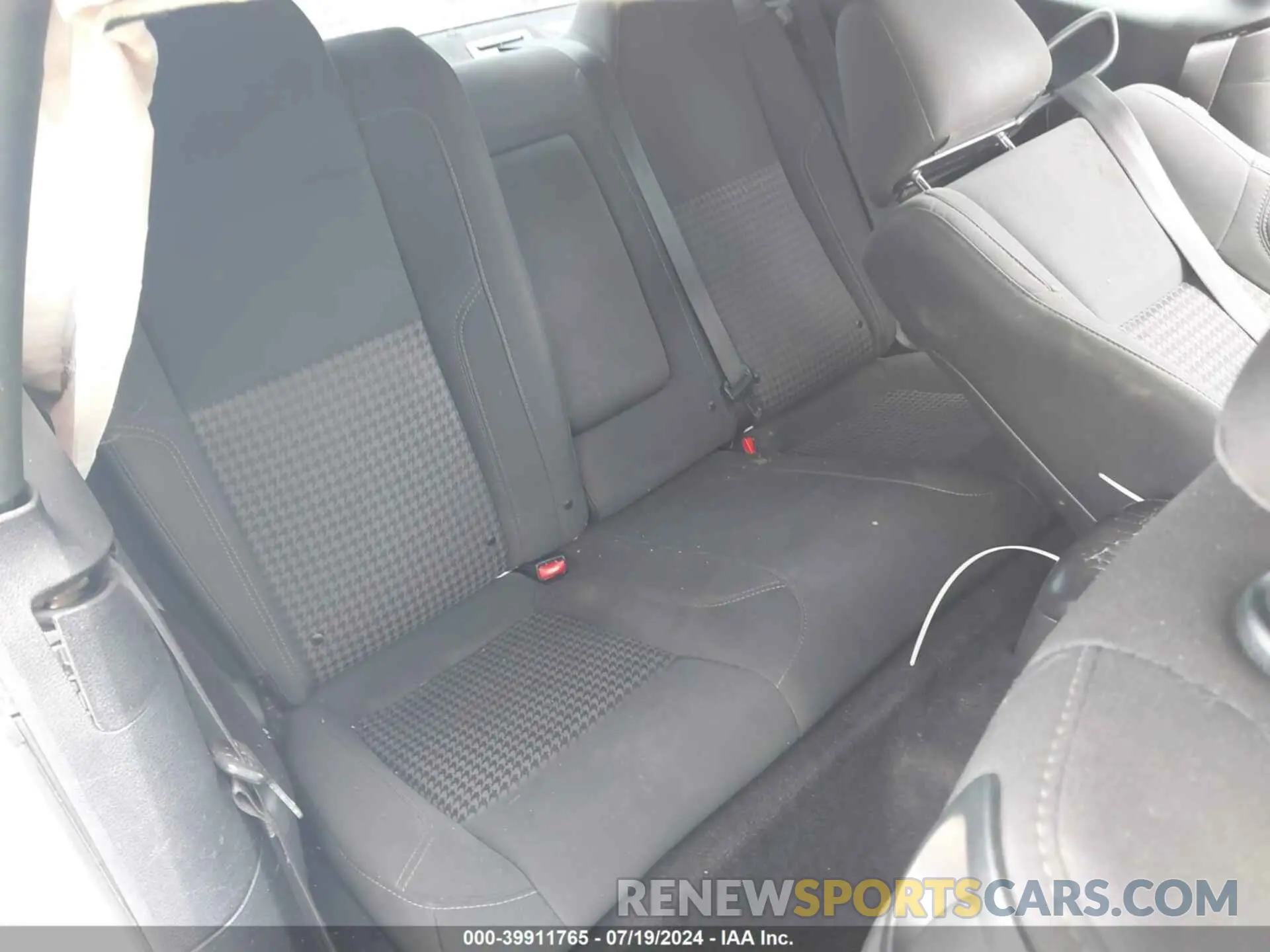 8 Photograph of a damaged car 2C3CDZAG1KH525010 DODGE CHALLENGER 2019