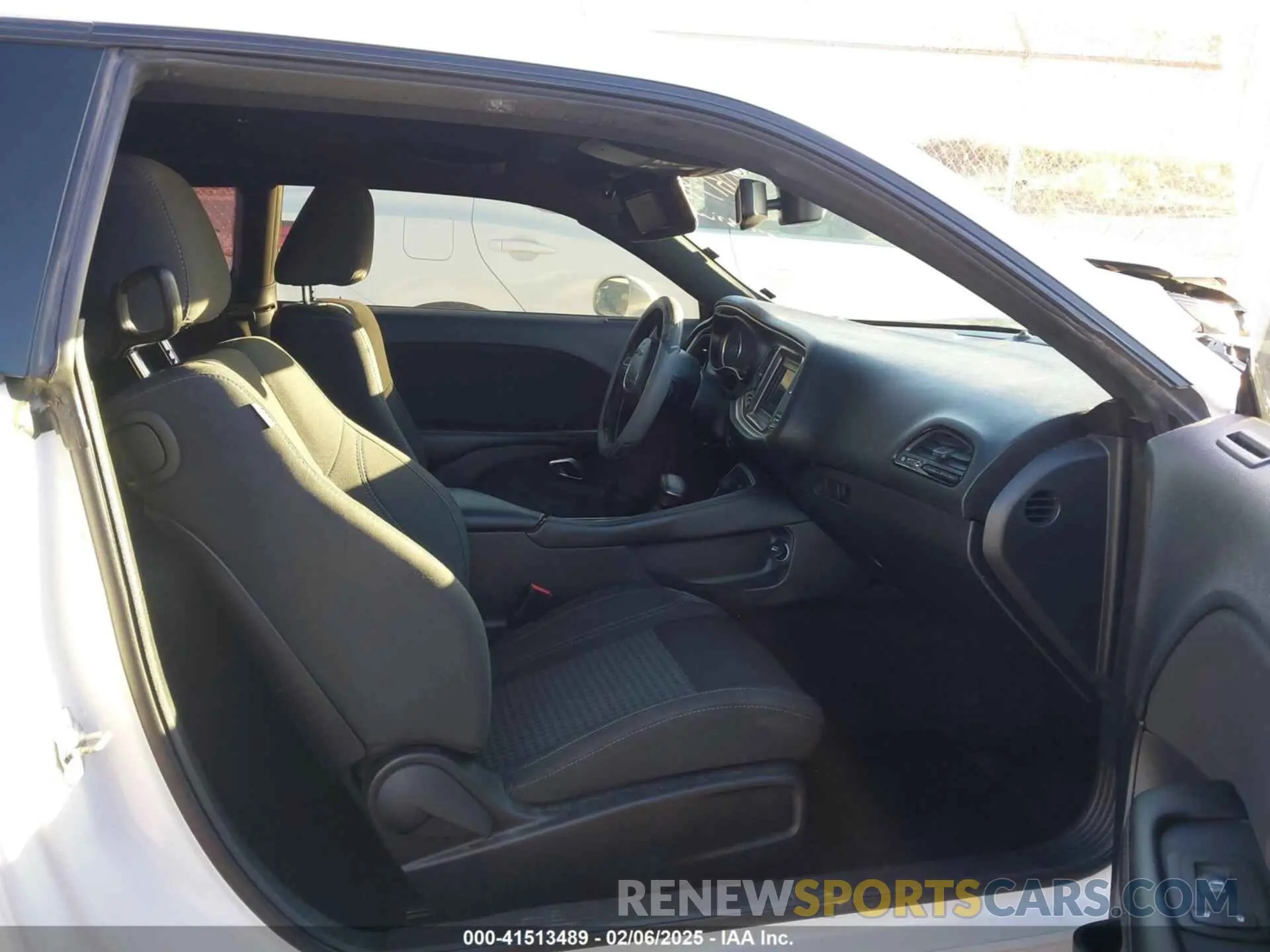 5 Photograph of a damaged car 2C3CDZAG2KH561708 DODGE CHALLENGER 2019