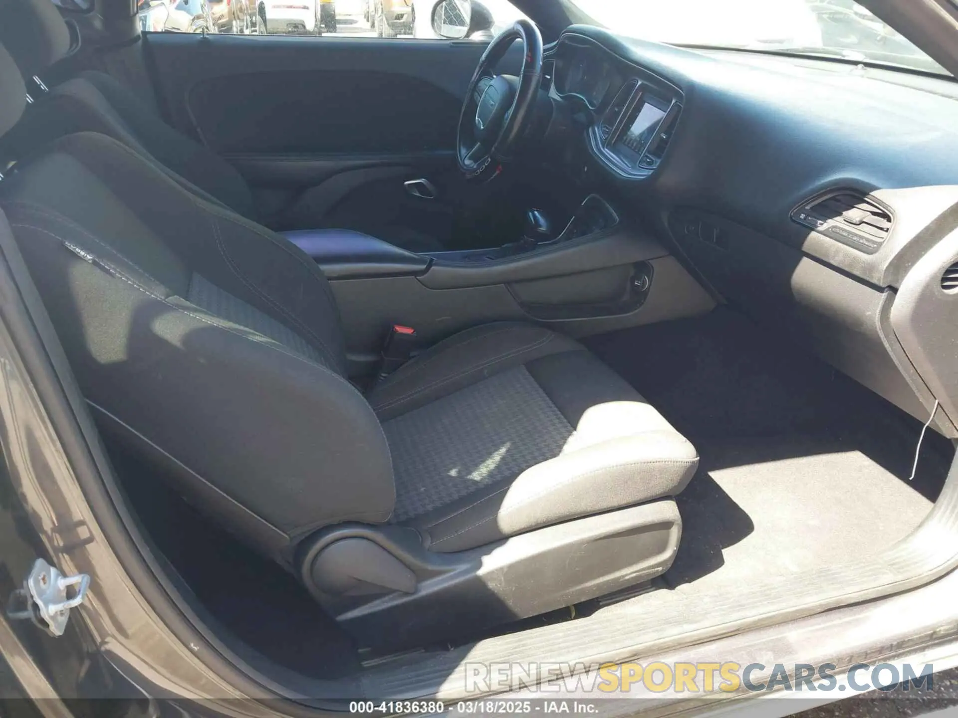 5 Photograph of a damaged car 2C3CDZAG2KH735616 DODGE CHALLENGER 2019