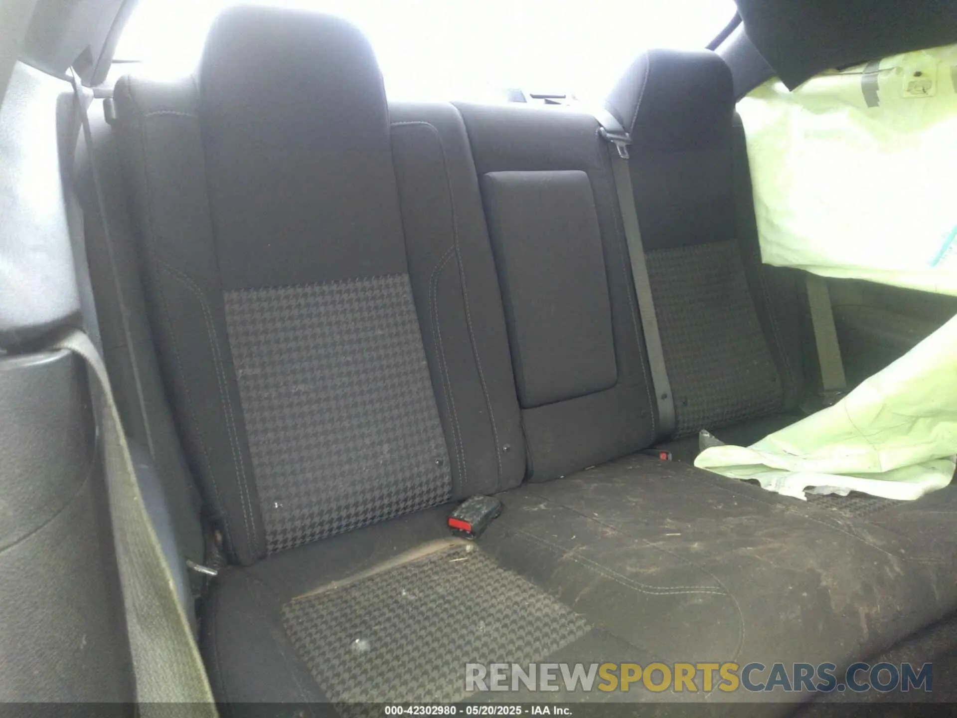 8 Photograph of a damaged car 2C3CDZAG3KH616263 DODGE CHALLENGER 2019