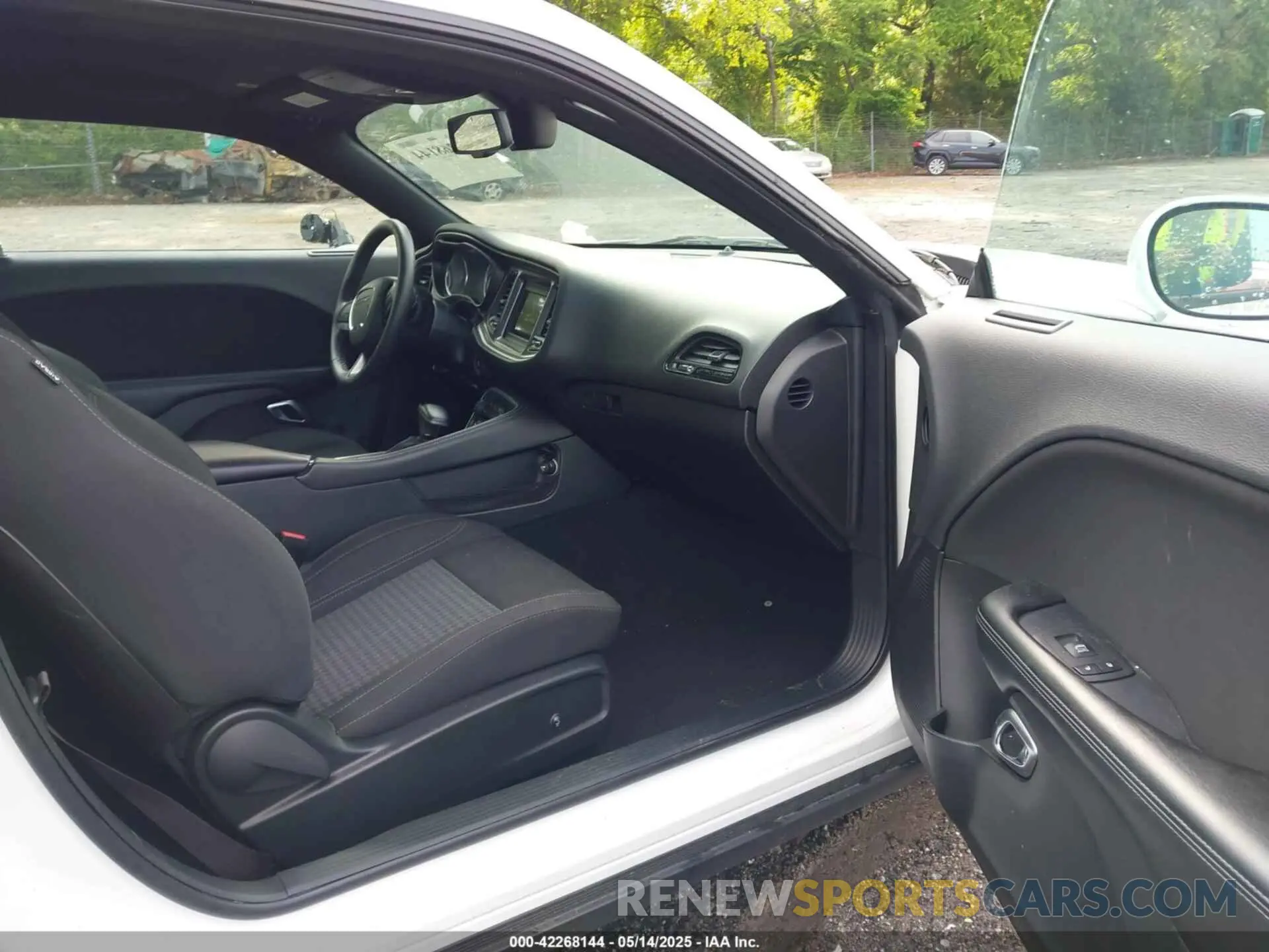 5 Photograph of a damaged car 2C3CDZAG4KH744611 DODGE CHALLENGER 2019
