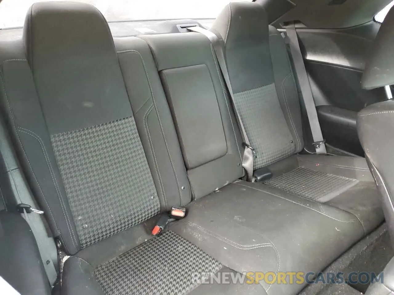 10 Photograph of a damaged car 2C3CDZAG5KH712153 DODGE CHALLENGER 2019