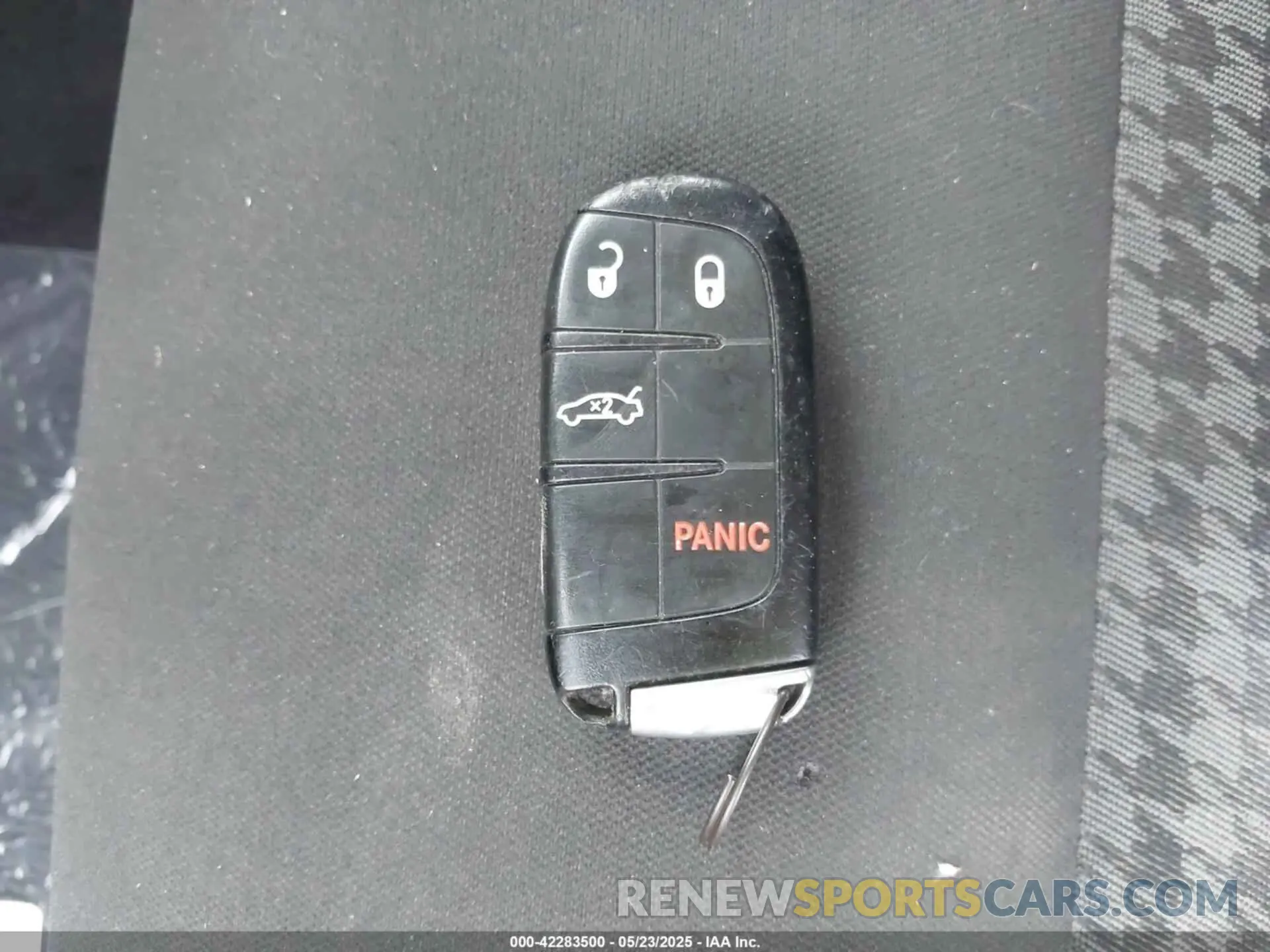 11 Photograph of a damaged car 2C3CDZAG6KH525004 DODGE CHALLENGER 2019