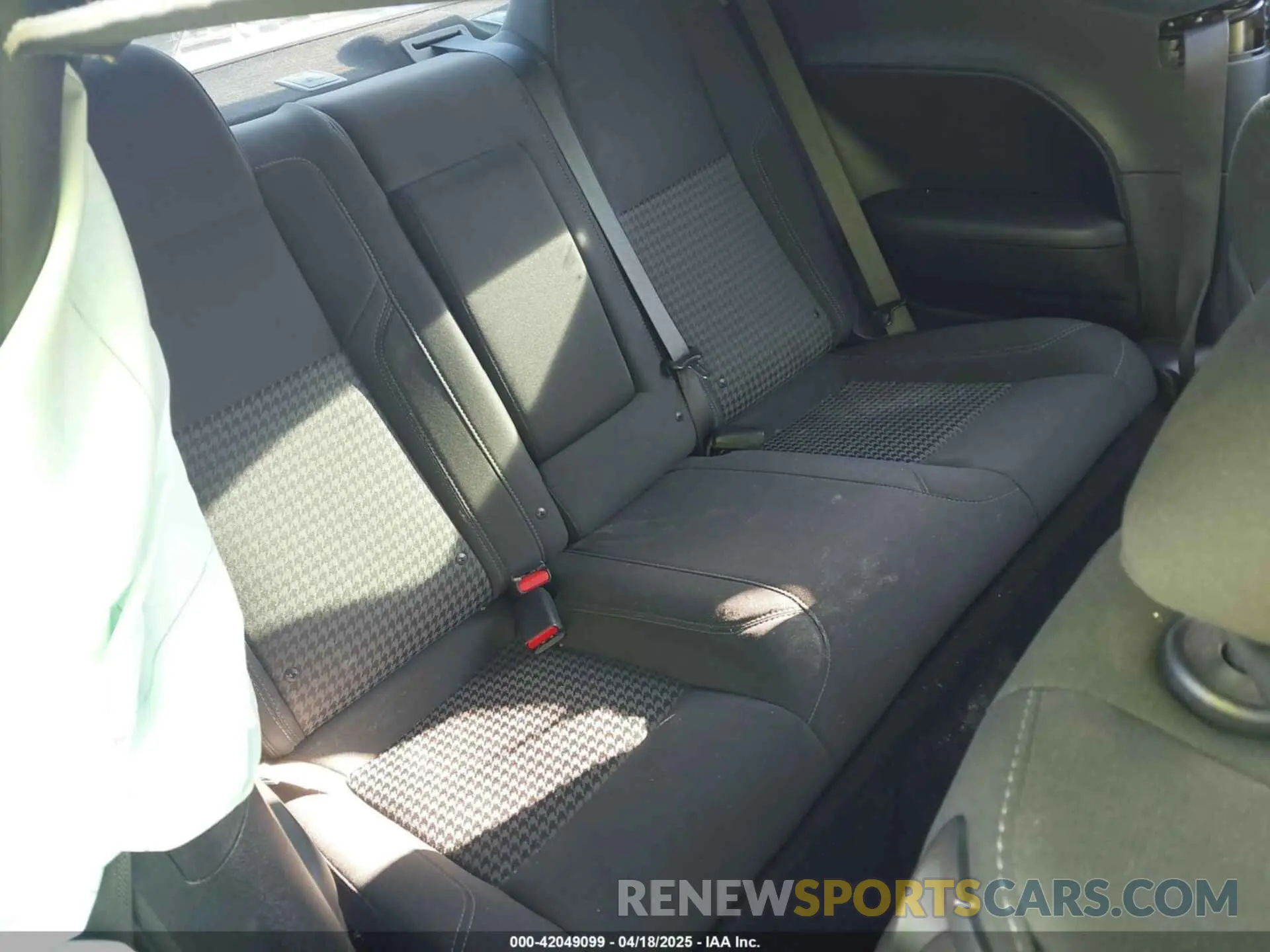 8 Photograph of a damaged car 2C3CDZAG6KH674268 DODGE CHALLENGER 2019