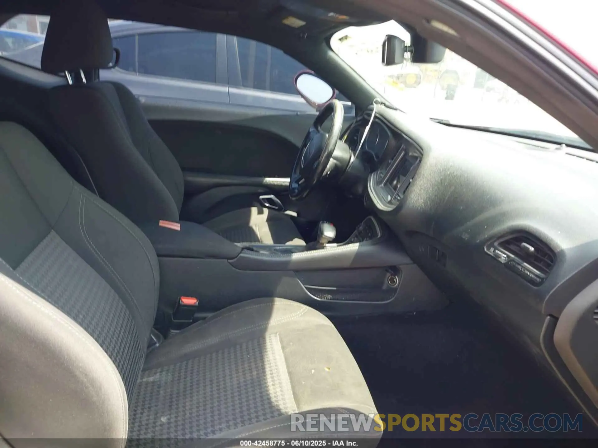 5 Photograph of a damaged car 2C3CDZAG7KH694366 DODGE CHALLENGER 2019