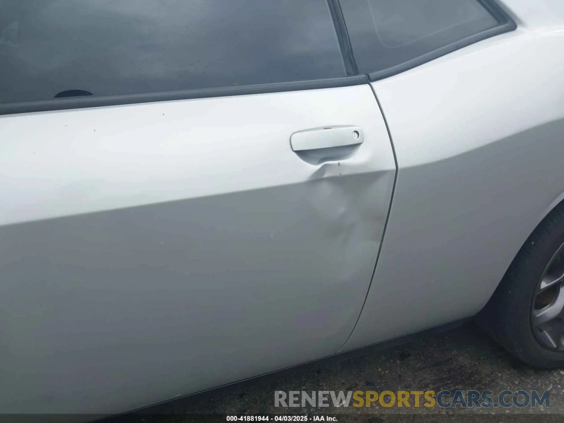 18 Photograph of a damaged car 2C3CDZAG9KH744703 DODGE CHALLENGER 2019