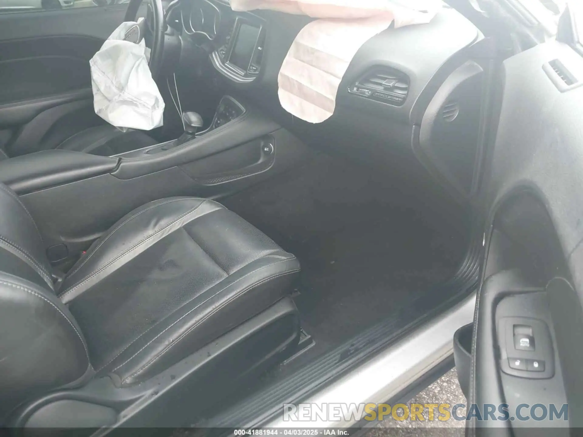 5 Photograph of a damaged car 2C3CDZAG9KH744703 DODGE CHALLENGER 2019