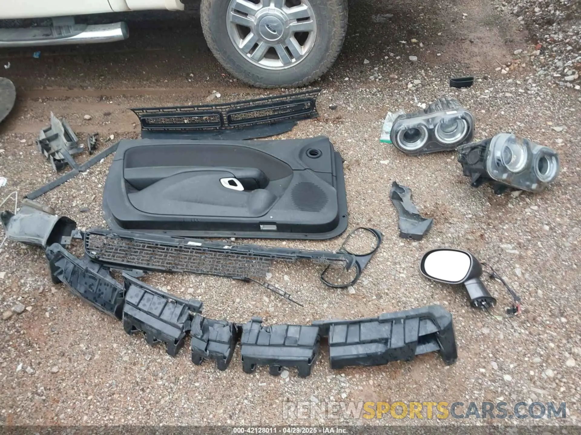 18 Photograph of a damaged car 2C3CDZAGXKH500459 DODGE CHALLENGER 2019