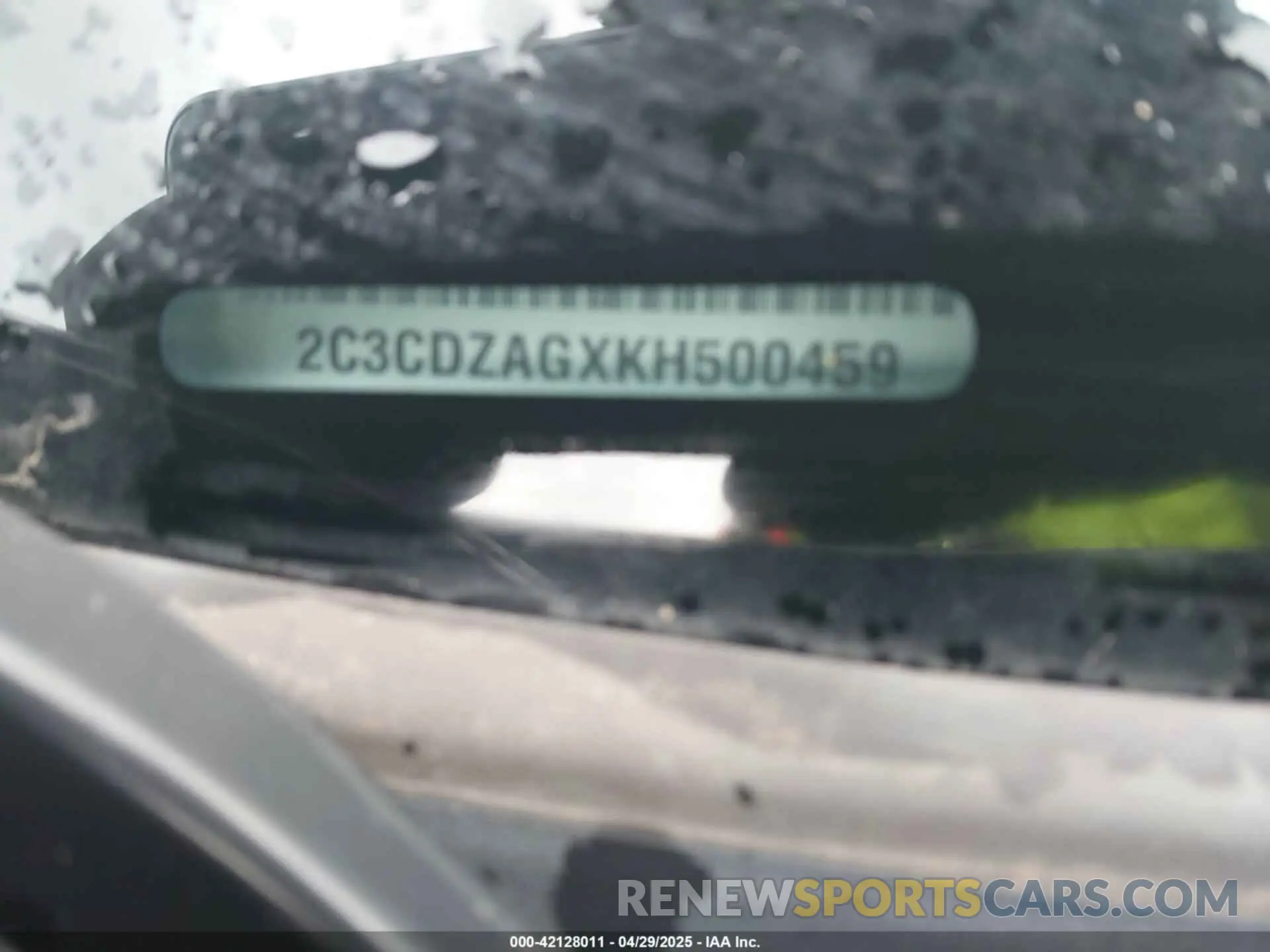 9 Photograph of a damaged car 2C3CDZAGXKH500459 DODGE CHALLENGER 2019