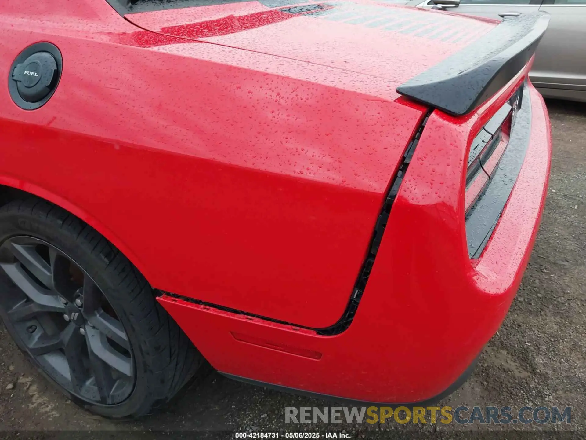 17 Photograph of a damaged car 2C3CDZAGXKH503877 DODGE CHALLENGER 2019