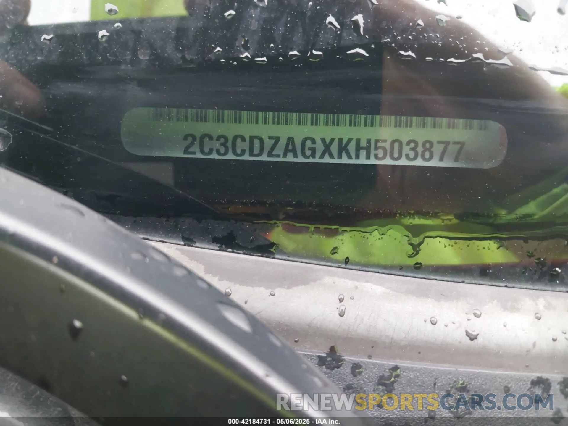 9 Photograph of a damaged car 2C3CDZAGXKH503877 DODGE CHALLENGER 2019