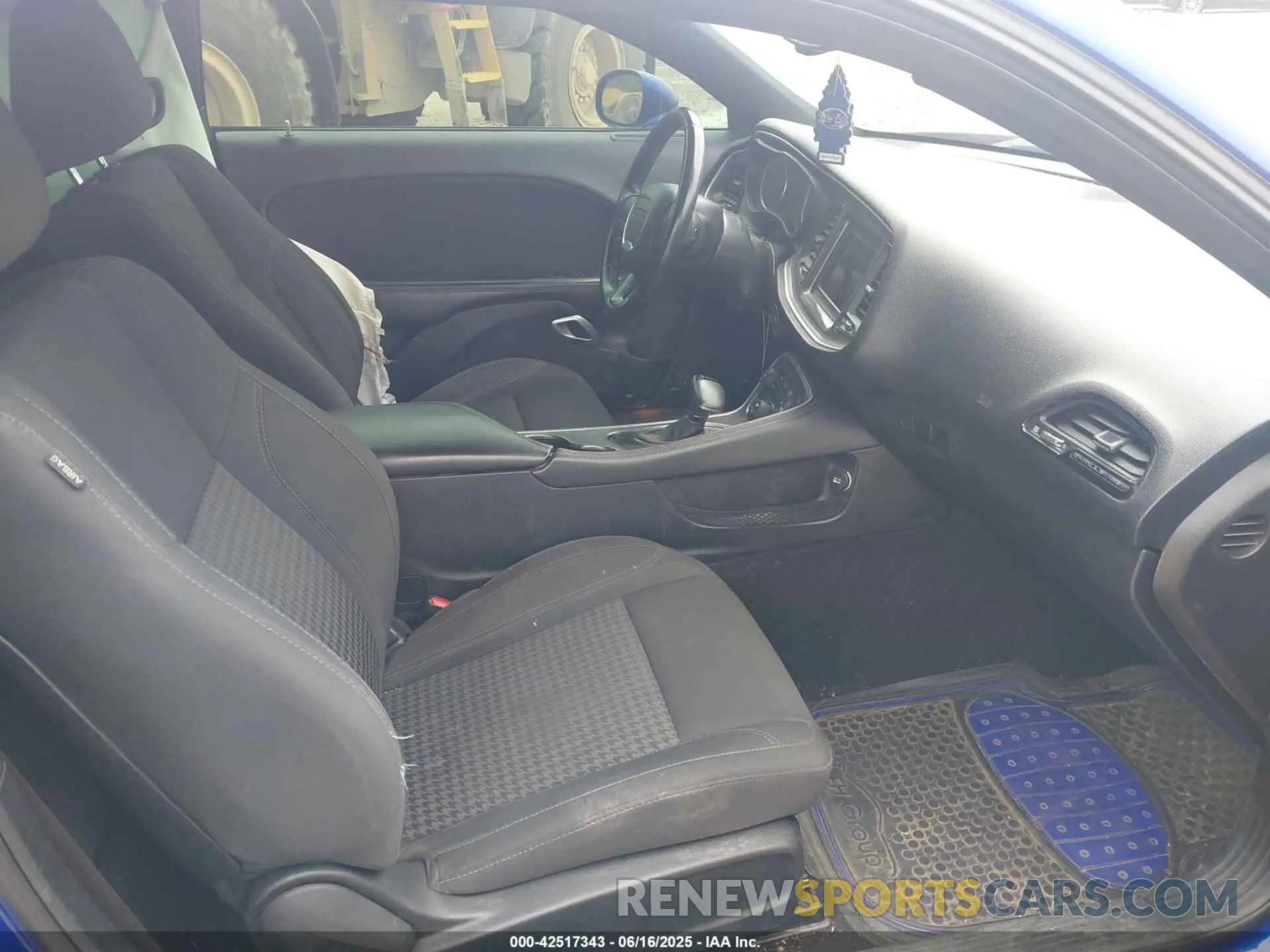 5 Photograph of a damaged car 2C3CDZAGXKH663337 DODGE CHALLENGER 2019
