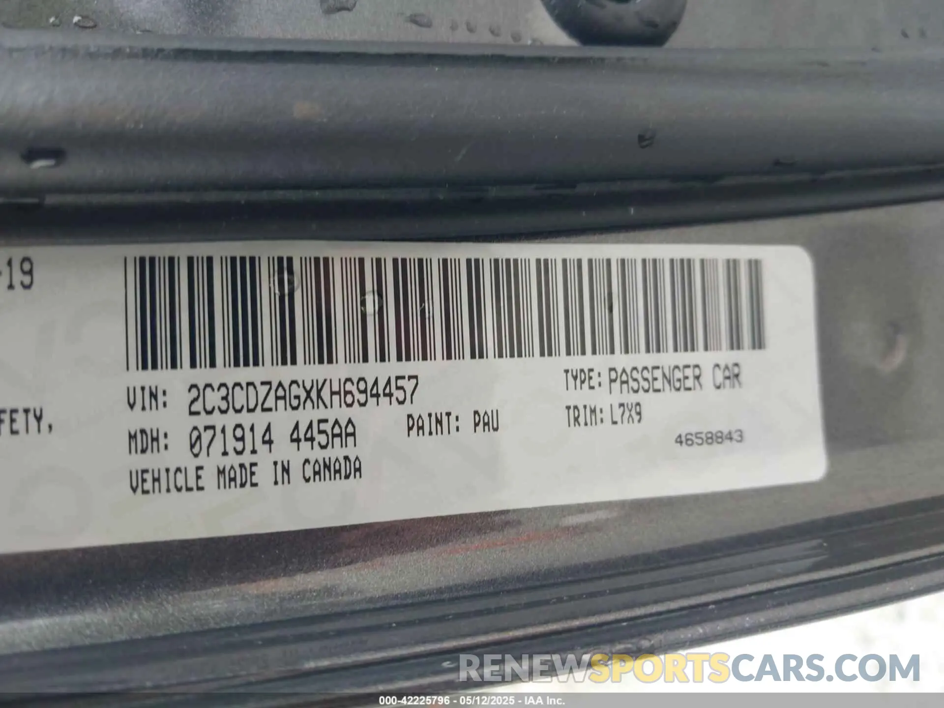 9 Photograph of a damaged car 2C3CDZAGXKH694457 DODGE CHALLENGER 2019
