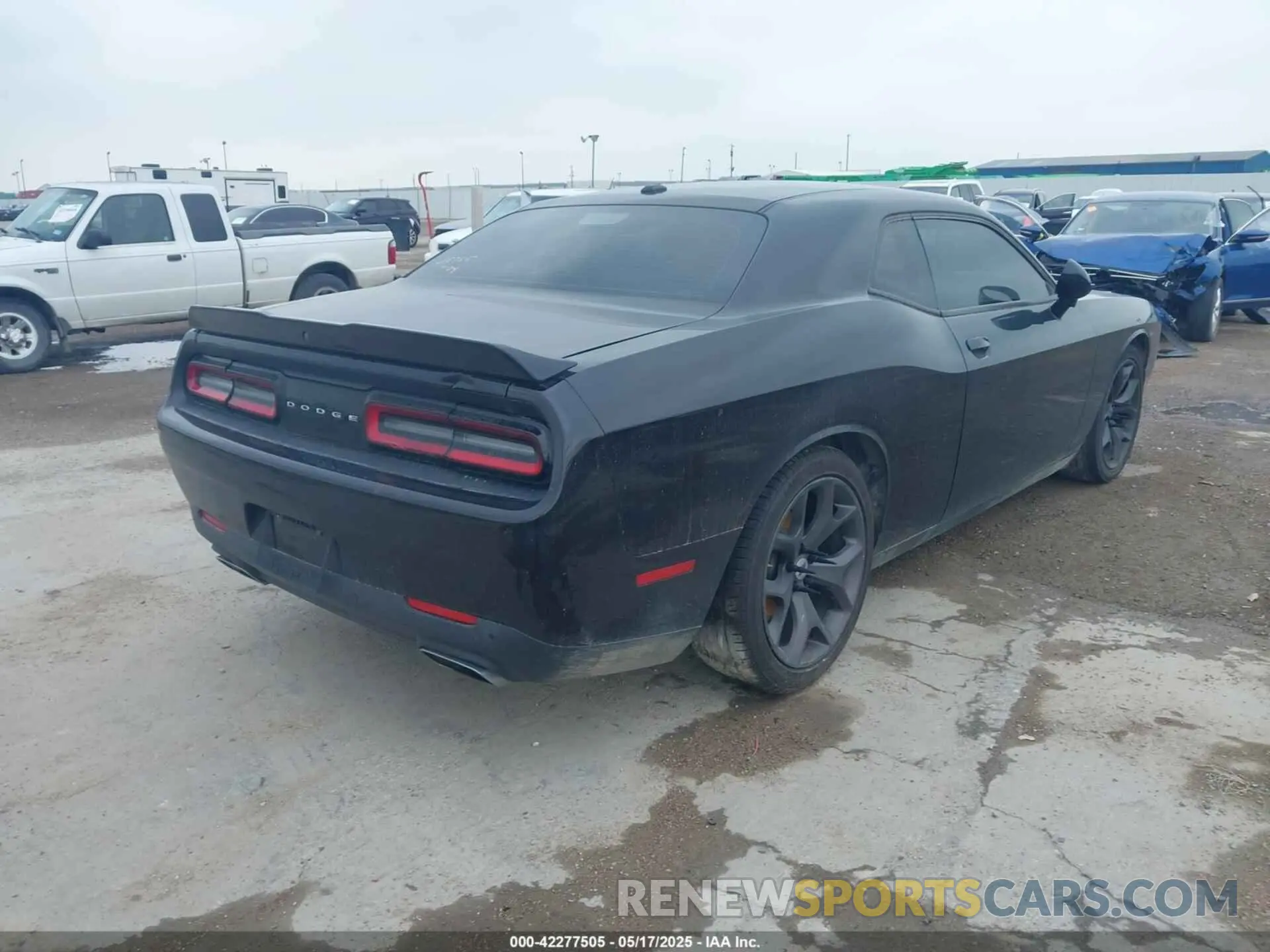 4 Photograph of a damaged car 2C3CDZBT0KH531389 DODGE CHALLENGER 2019