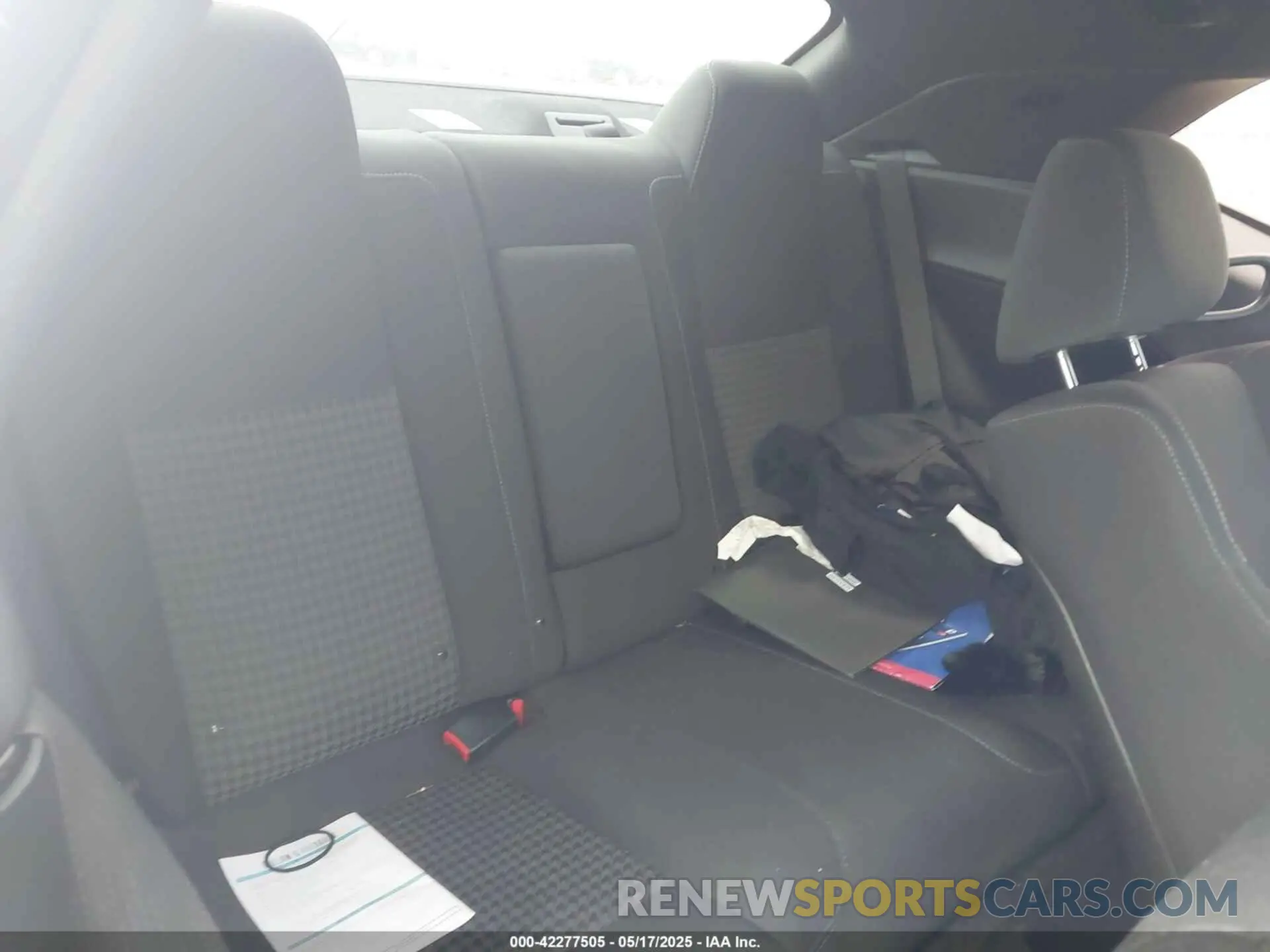8 Photograph of a damaged car 2C3CDZBT0KH531389 DODGE CHALLENGER 2019