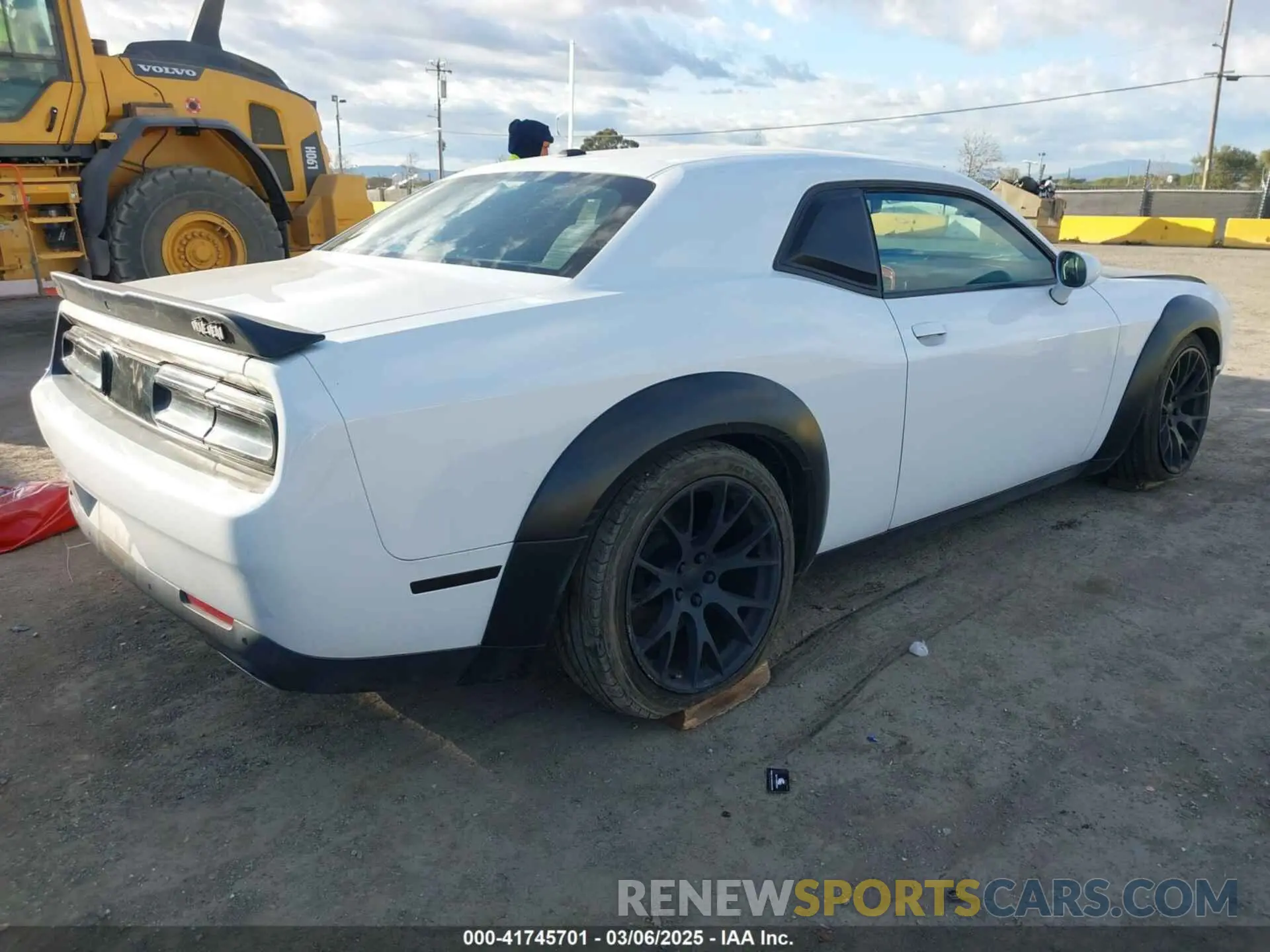 4 Photograph of a damaged car 2C3CDZBT0KH642203 DODGE CHALLENGER 2019