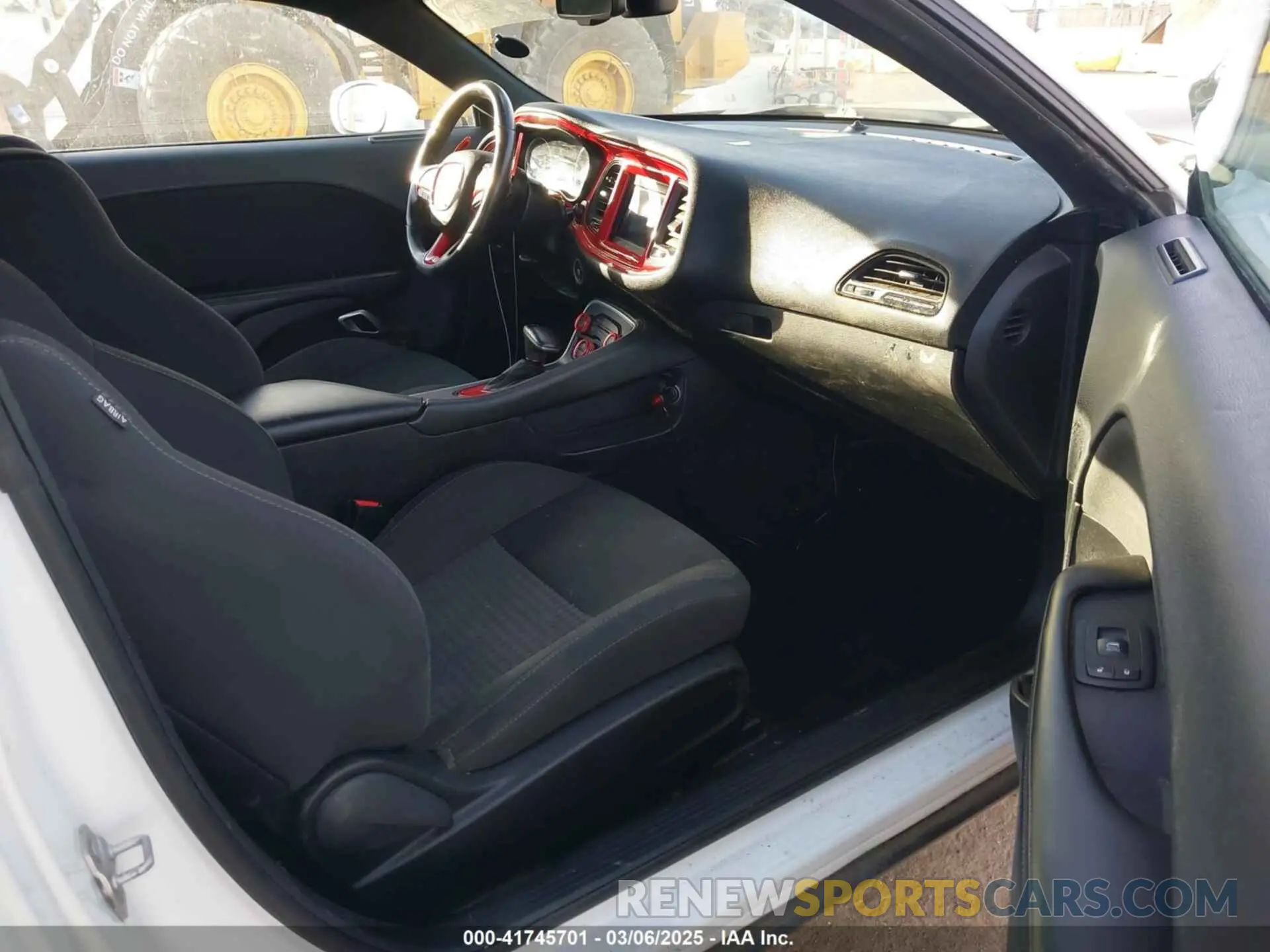5 Photograph of a damaged car 2C3CDZBT0KH642203 DODGE CHALLENGER 2019