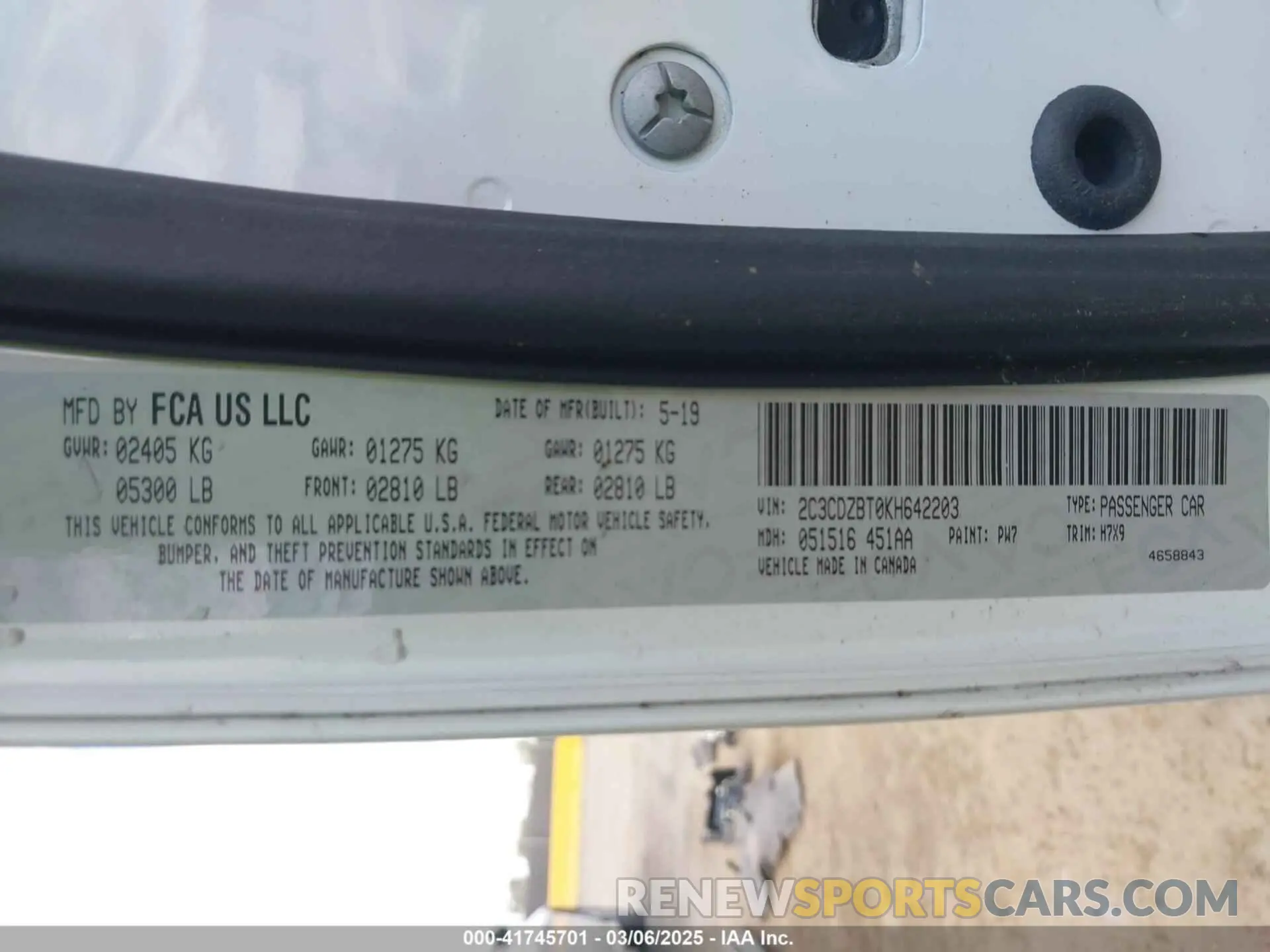 9 Photograph of a damaged car 2C3CDZBT0KH642203 DODGE CHALLENGER 2019