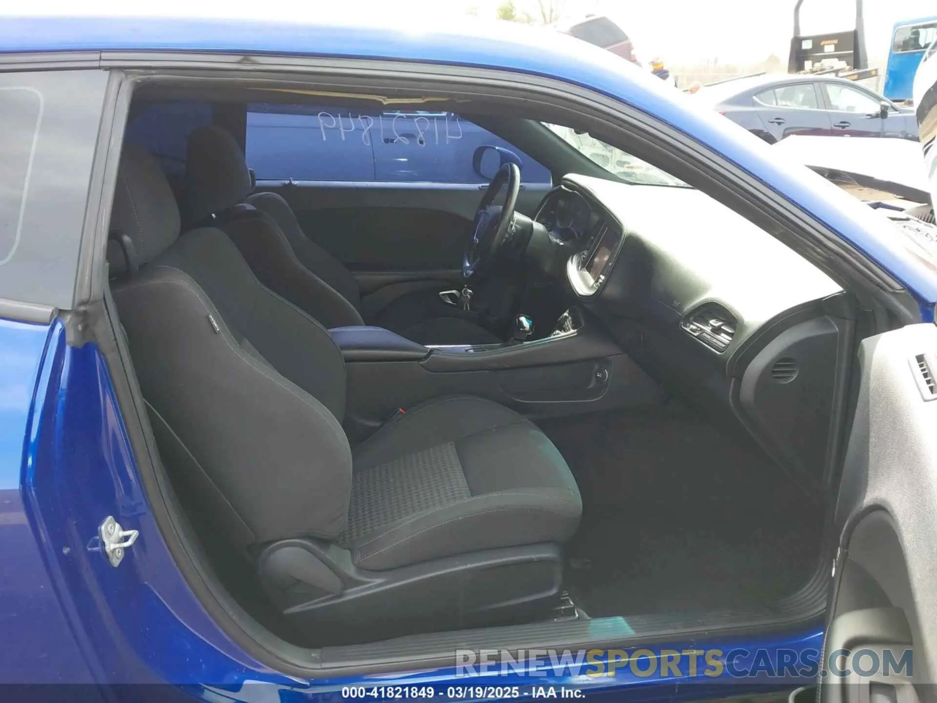 5 Photograph of a damaged car 2C3CDZBT1KH521101 DODGE CHALLENGER 2019