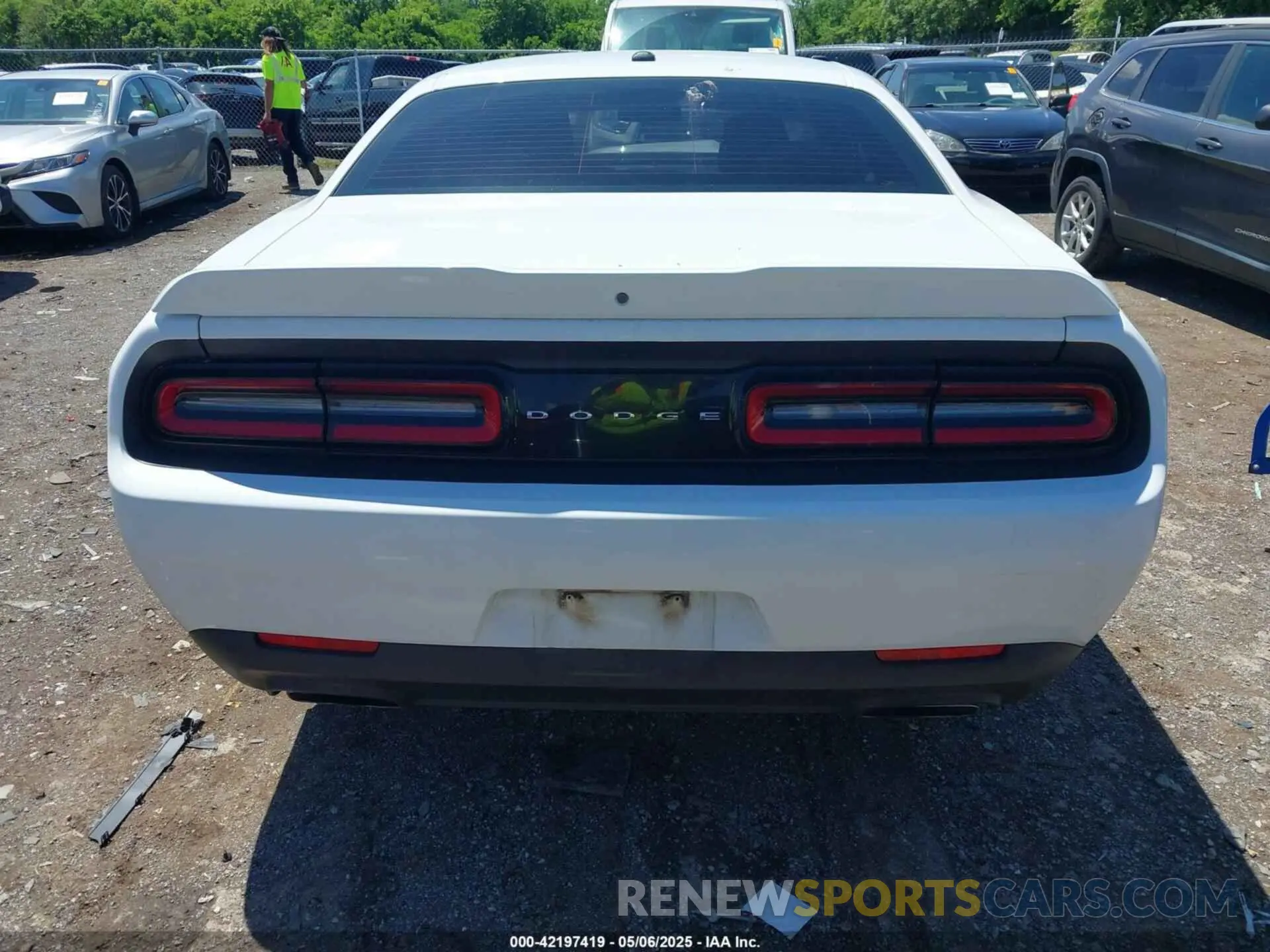 16 Photograph of a damaged car 2C3CDZBT1KH583498 DODGE CHALLENGER 2019