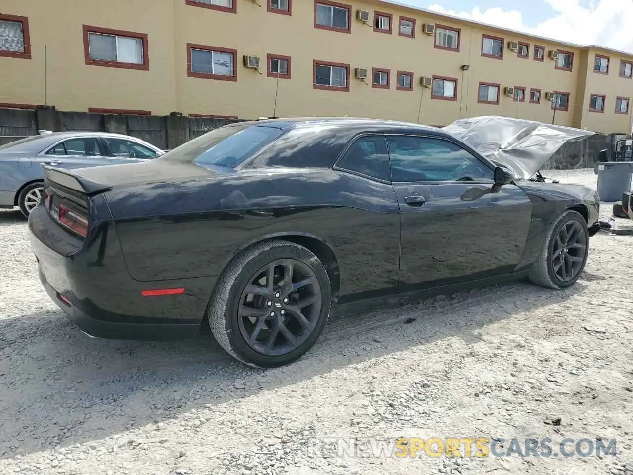 3 Photograph of a damaged car 2C3CDZBT2KH724319 DODGE CHALLENGER 2019