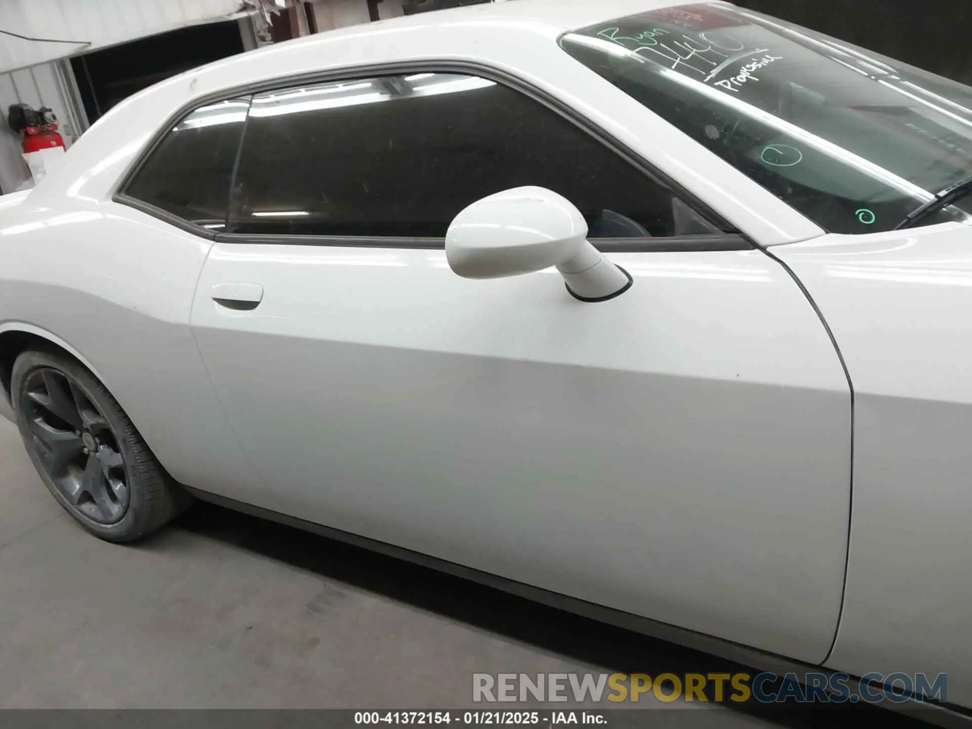 13 Фотография поврежденного автомобиля 2C3CDZBT5KH573606 DODGE CHALLENGER 2019