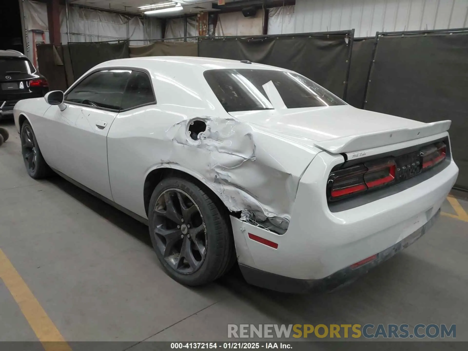 3 Фотография поврежденного автомобиля 2C3CDZBT5KH573606 DODGE CHALLENGER 2019