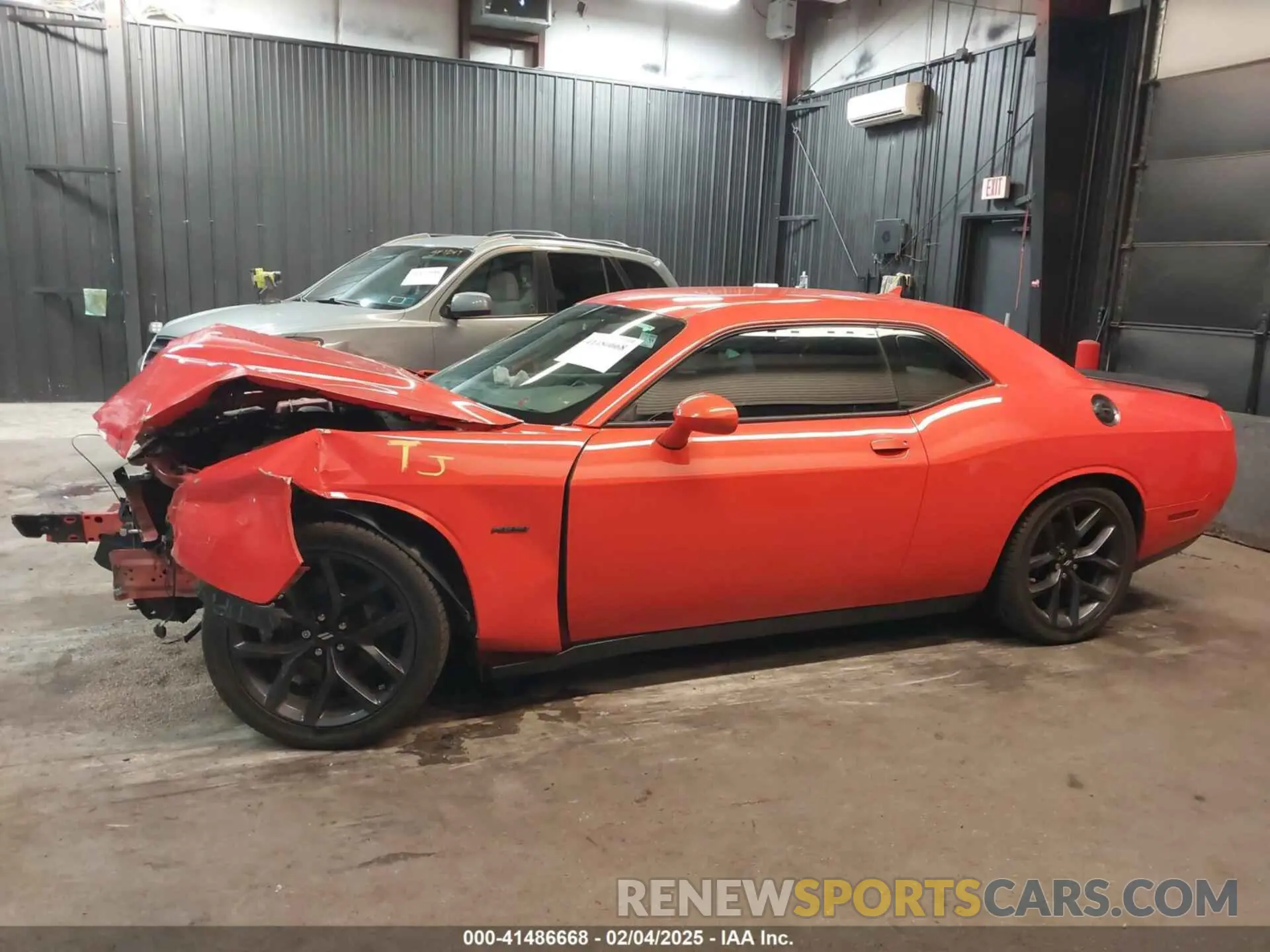 15 Photograph of a damaged car 2C3CDZBT5KH587439 DODGE CHALLENGER 2019