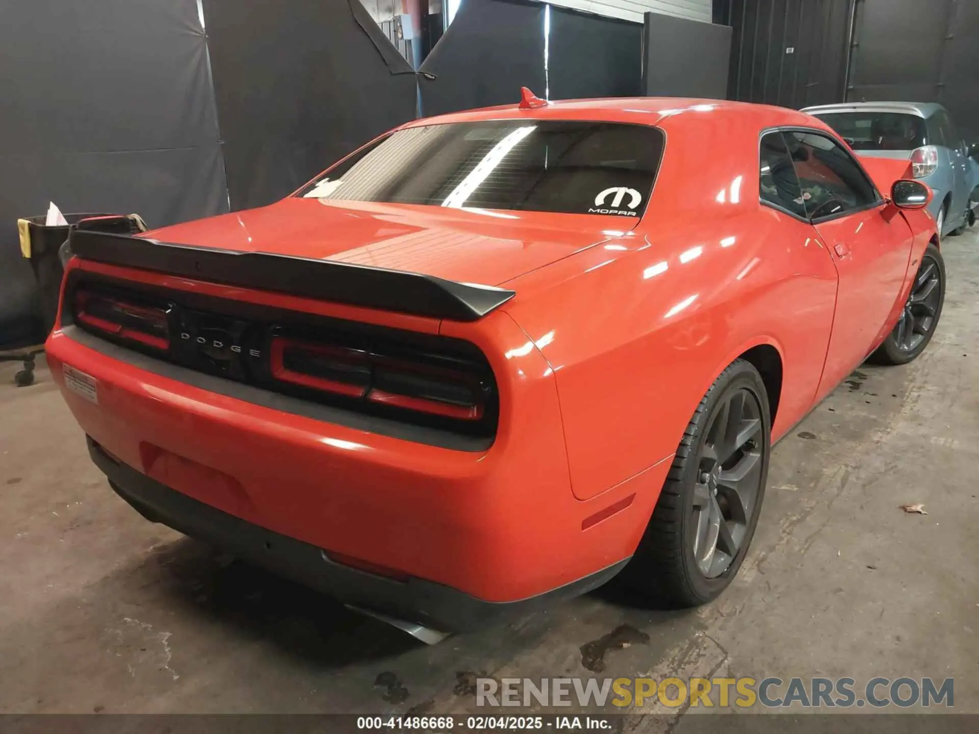 4 Photograph of a damaged car 2C3CDZBT5KH587439 DODGE CHALLENGER 2019