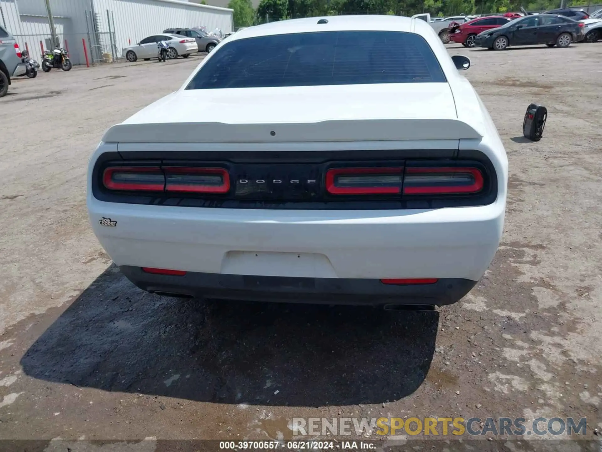 17 Photograph of a damaged car 2C3CDZBT5KH642195 DODGE CHALLENGER 2019