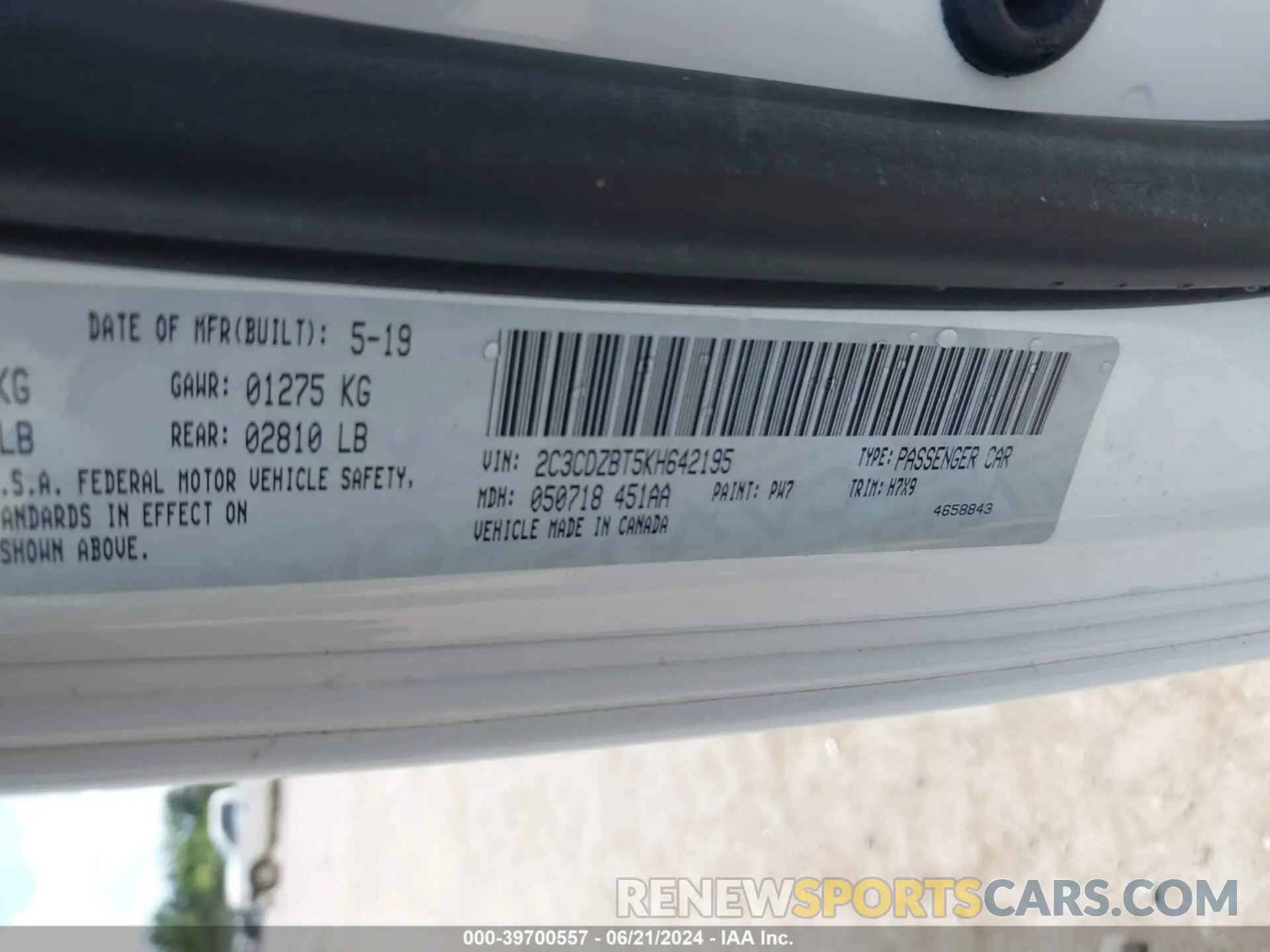 9 Photograph of a damaged car 2C3CDZBT5KH642195 DODGE CHALLENGER 2019