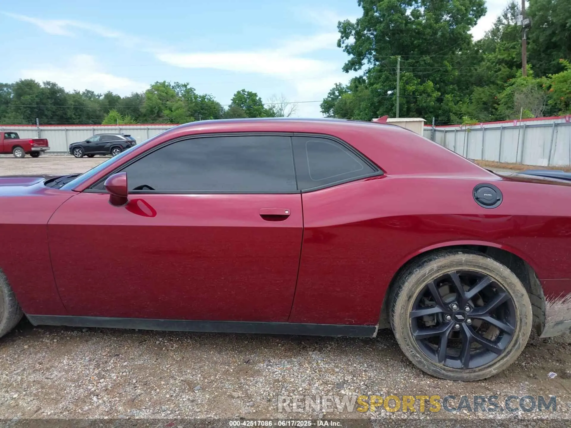 14 Photograph of a damaged car 2C3CDZBT5KH724184 DODGE CHALLENGER 2019