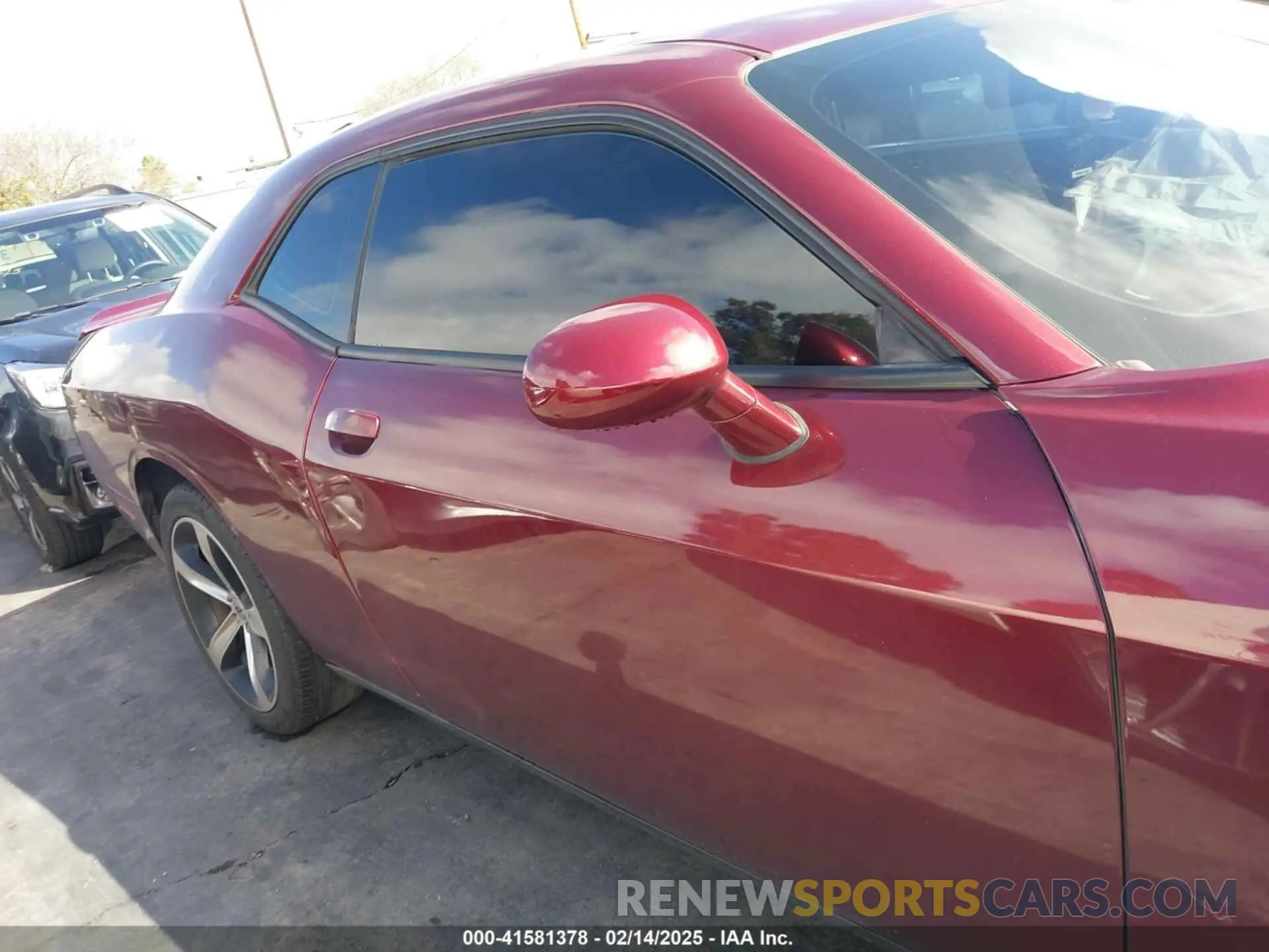 13 Photograph of a damaged car 2C3CDZBT6KH660527 DODGE CHALLENGER 2019