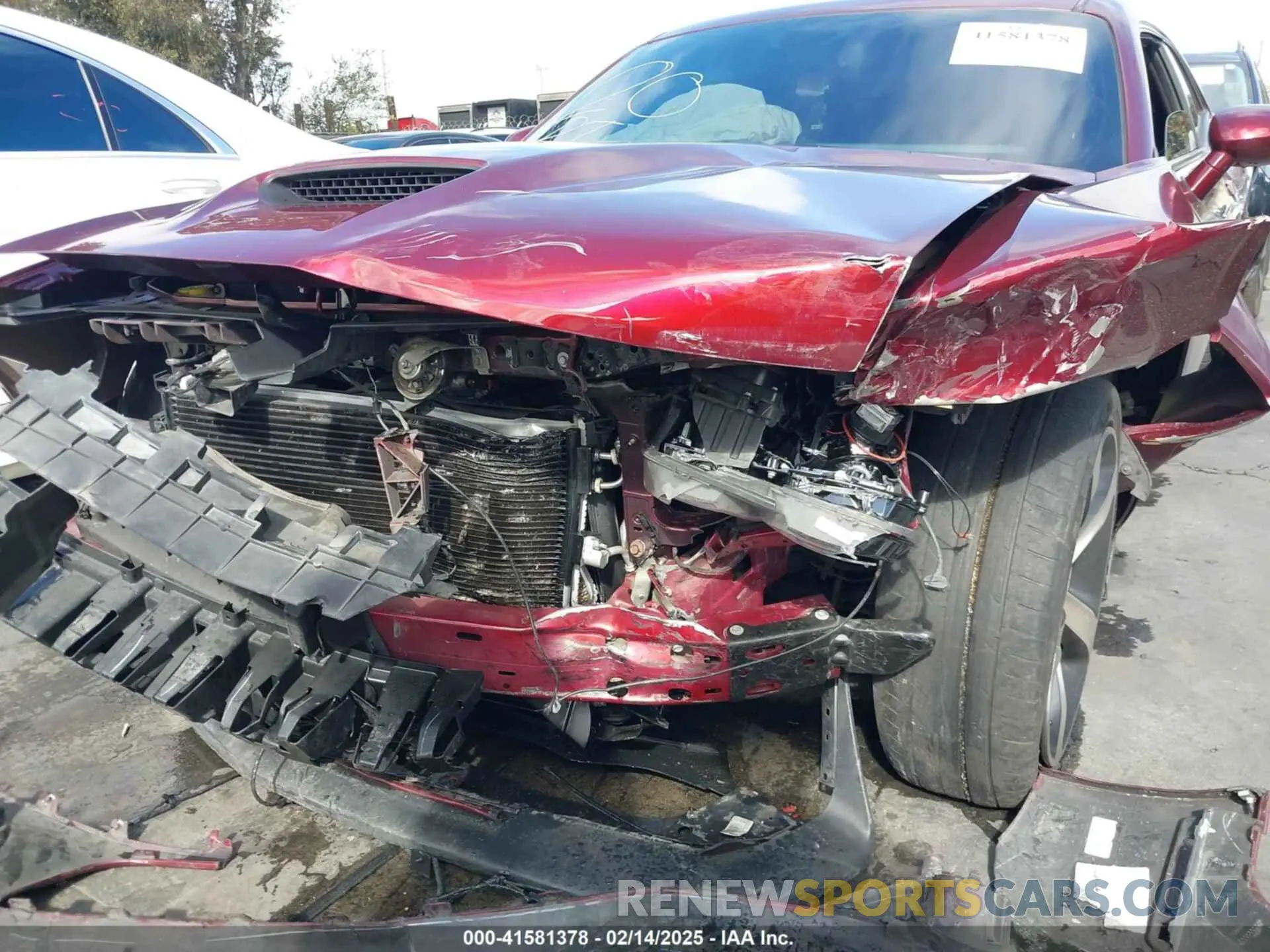 17 Photograph of a damaged car 2C3CDZBT6KH660527 DODGE CHALLENGER 2019