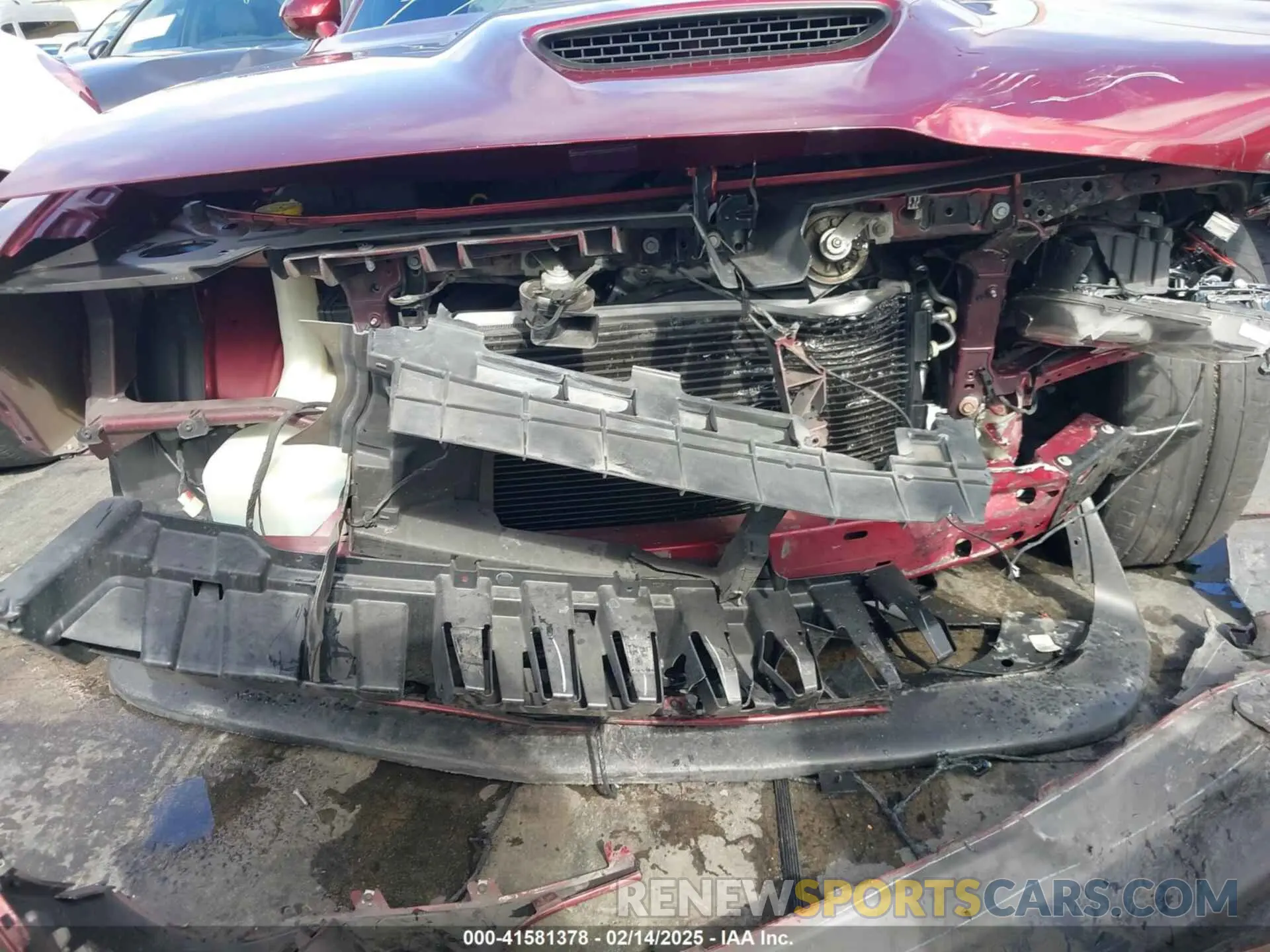 18 Photograph of a damaged car 2C3CDZBT6KH660527 DODGE CHALLENGER 2019