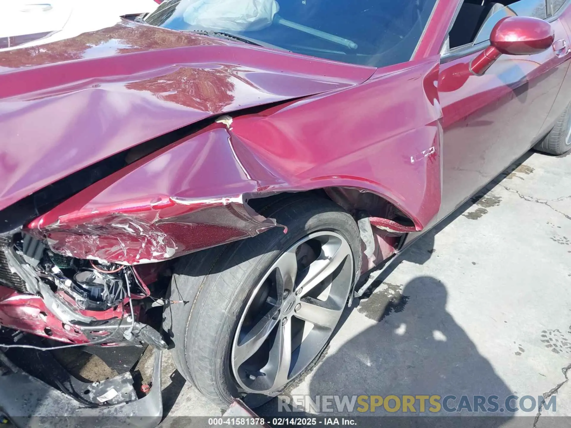 21 Photograph of a damaged car 2C3CDZBT6KH660527 DODGE CHALLENGER 2019