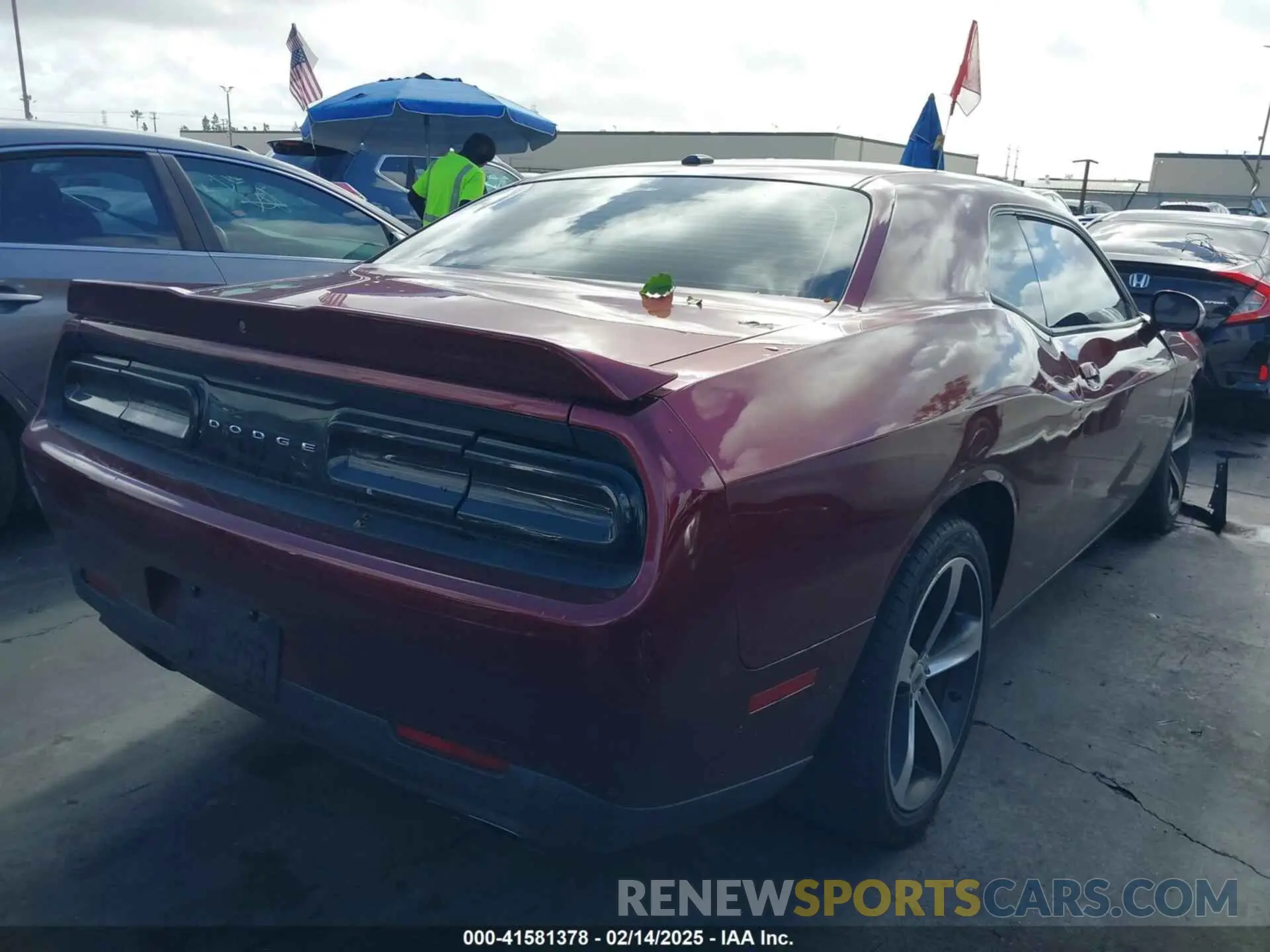 4 Photograph of a damaged car 2C3CDZBT6KH660527 DODGE CHALLENGER 2019