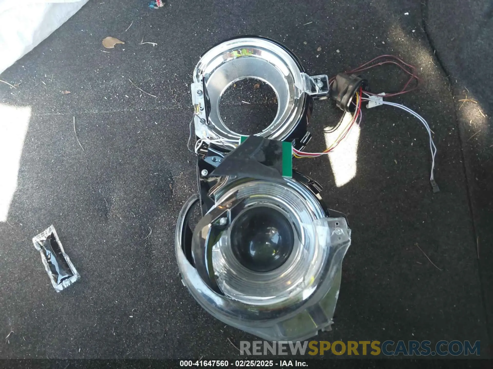 12 Photograph of a damaged car 2C3CDZBT7KH583408 DODGE CHALLENGER 2019