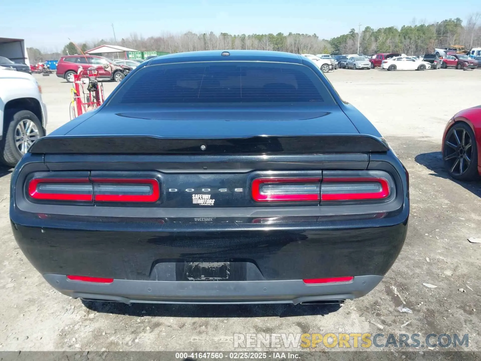 17 Photograph of a damaged car 2C3CDZBT7KH583408 DODGE CHALLENGER 2019
