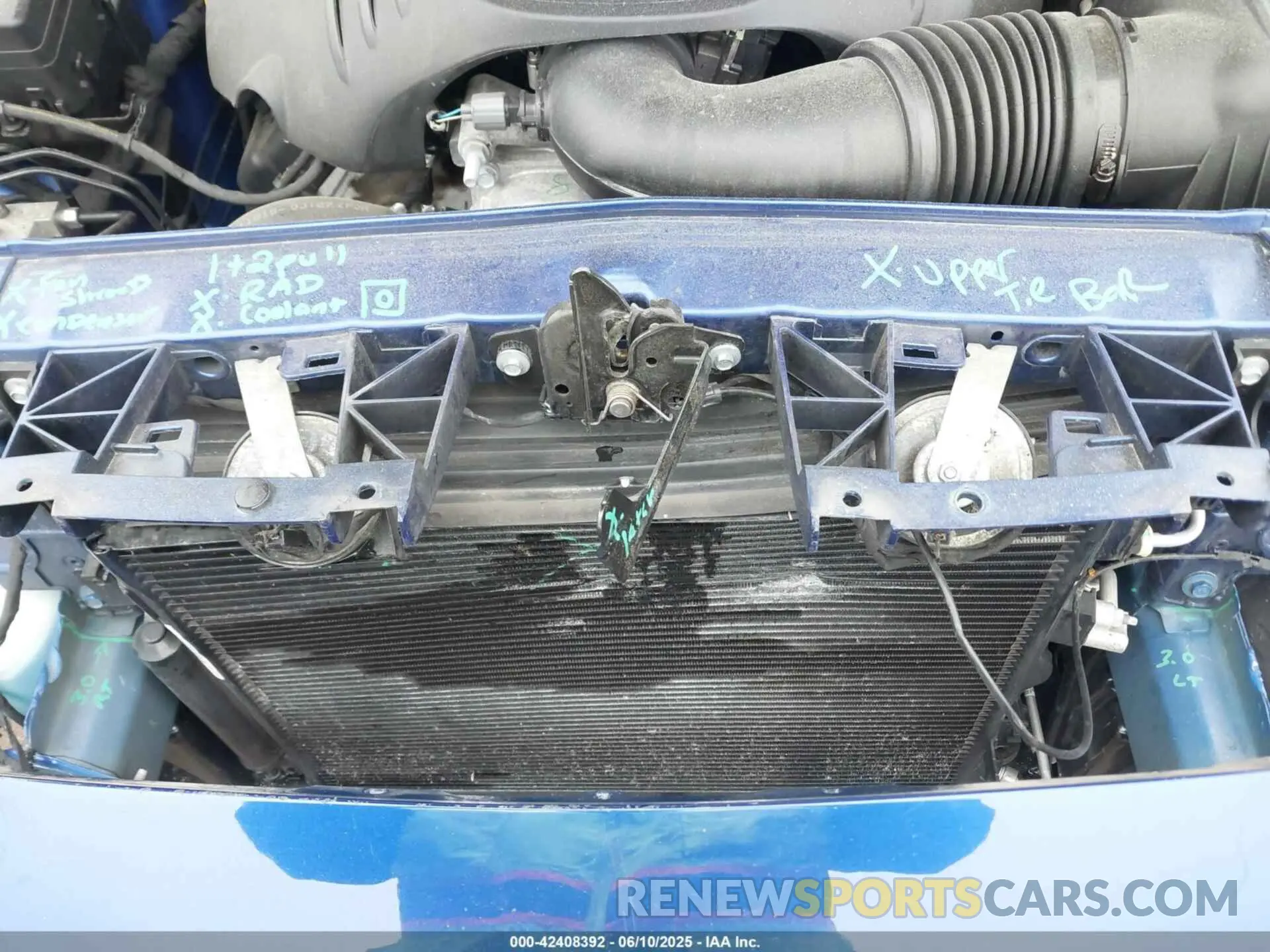 18 Photograph of a damaged car 2C3CDZBT7KH751984 DODGE CHALLENGER 2019