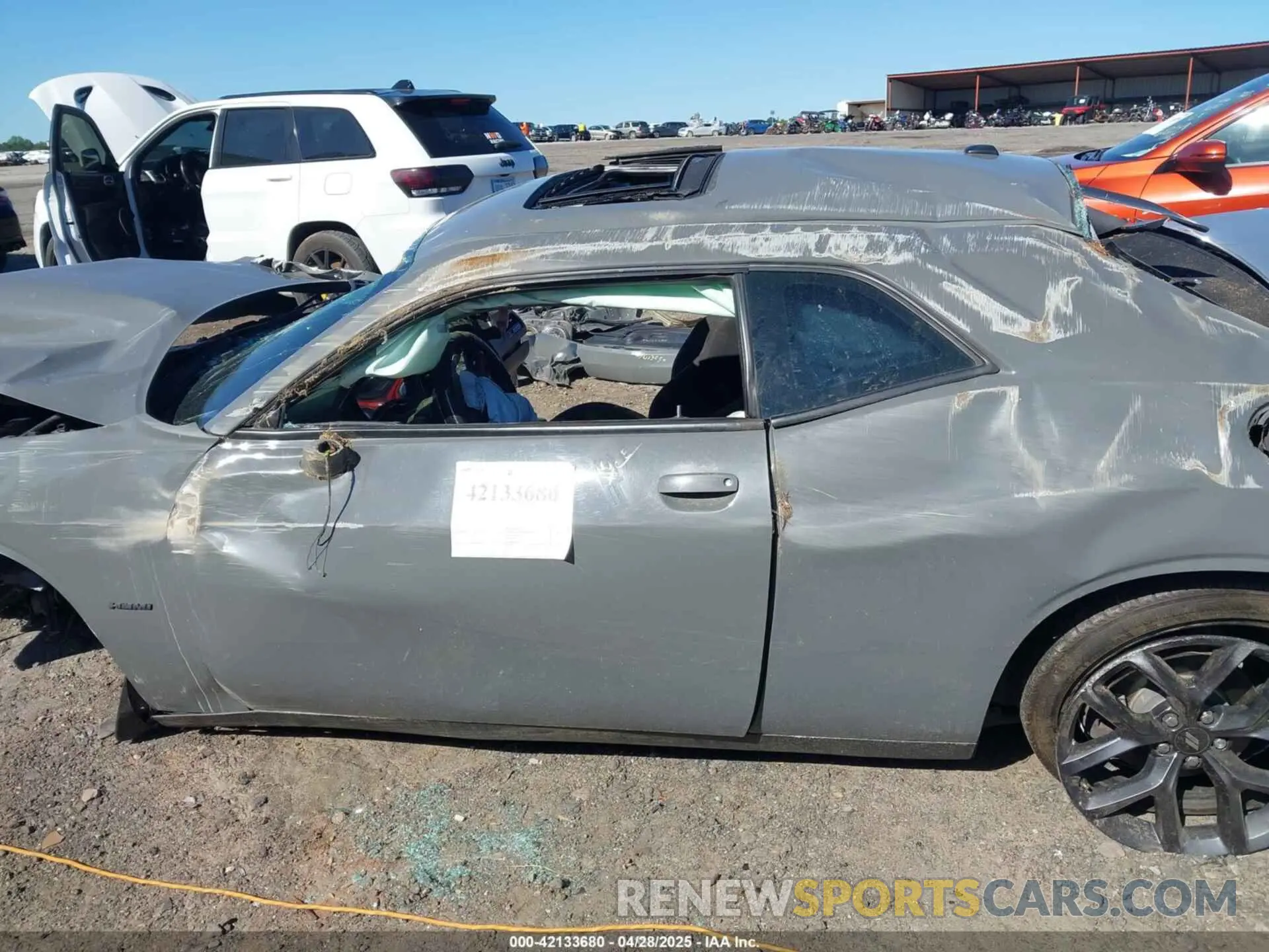 14 Photograph of a damaged car 2C3CDZBT8KH570991 DODGE CHALLENGER 2019