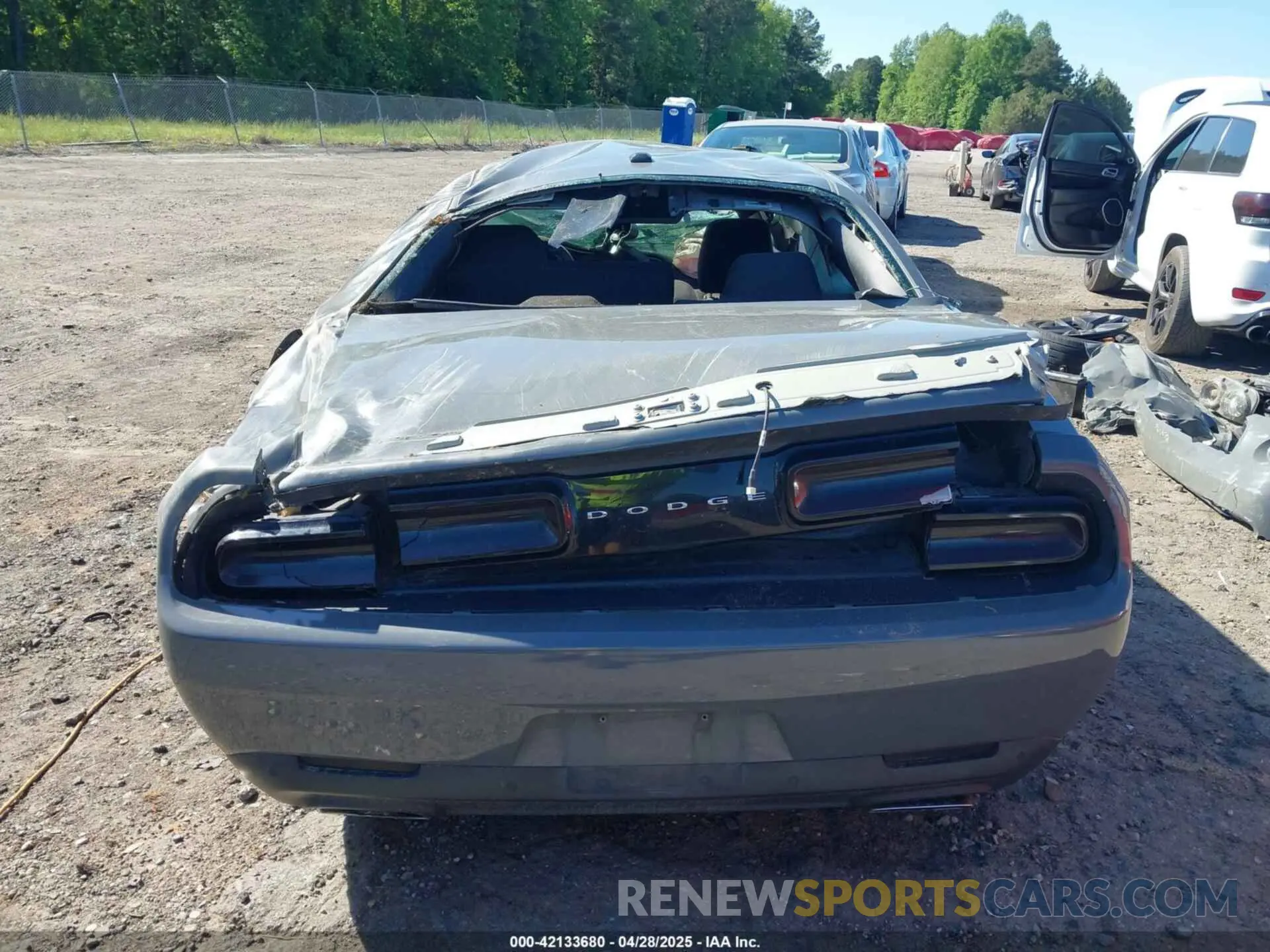 16 Photograph of a damaged car 2C3CDZBT8KH570991 DODGE CHALLENGER 2019