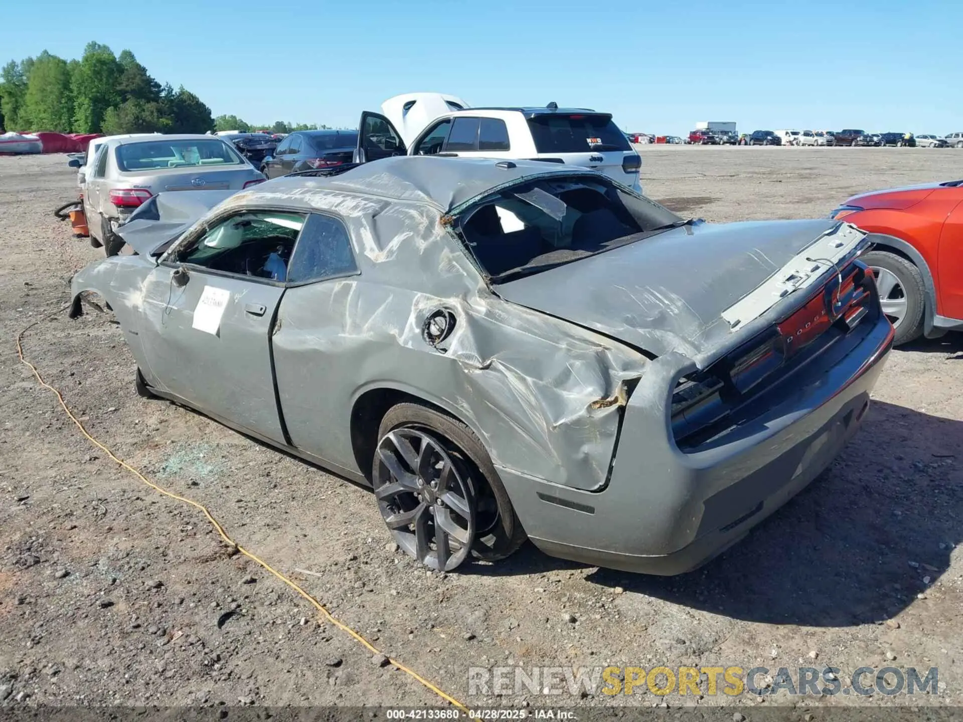 3 Photograph of a damaged car 2C3CDZBT8KH570991 DODGE CHALLENGER 2019