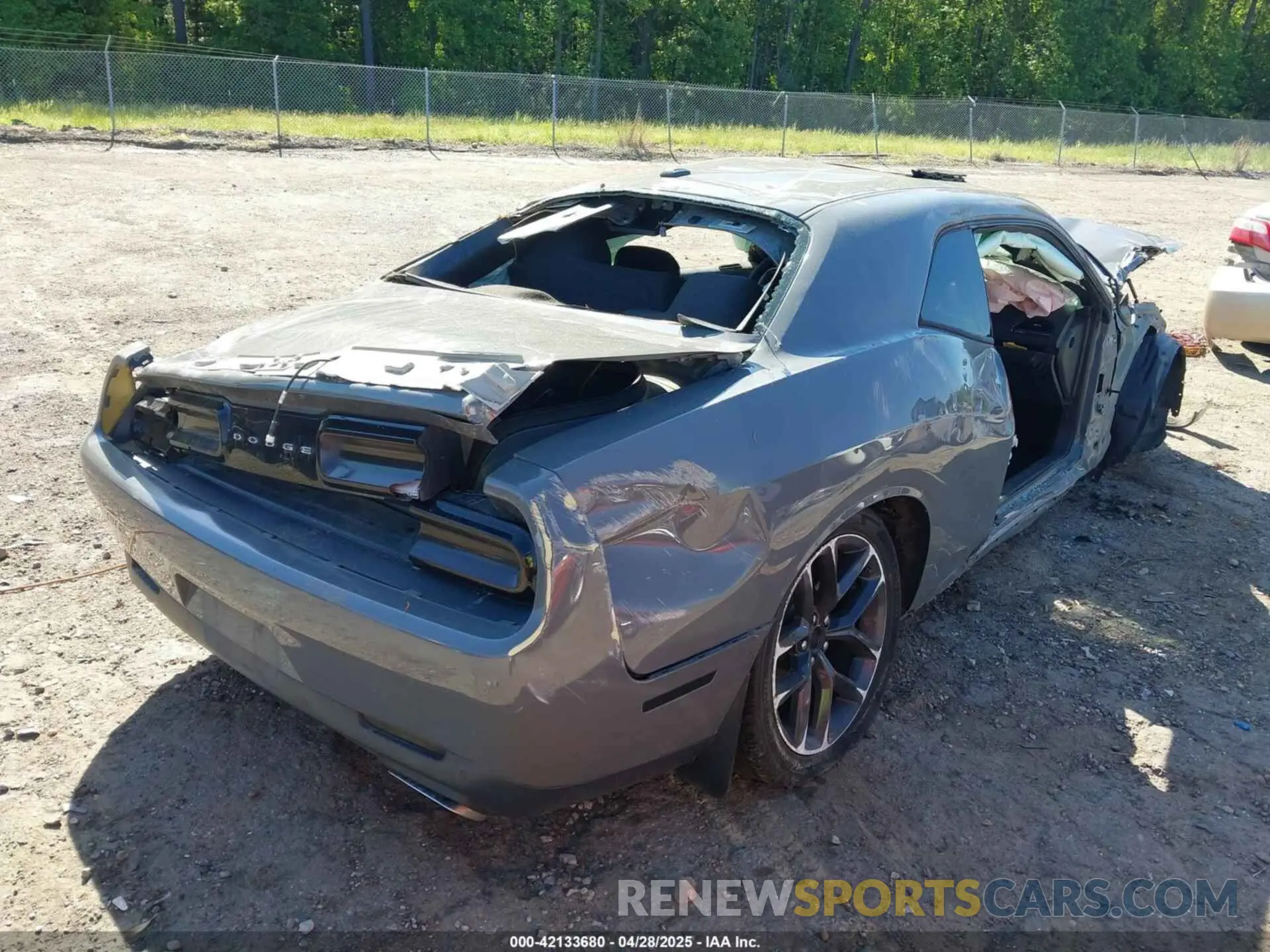 4 Photograph of a damaged car 2C3CDZBT8KH570991 DODGE CHALLENGER 2019