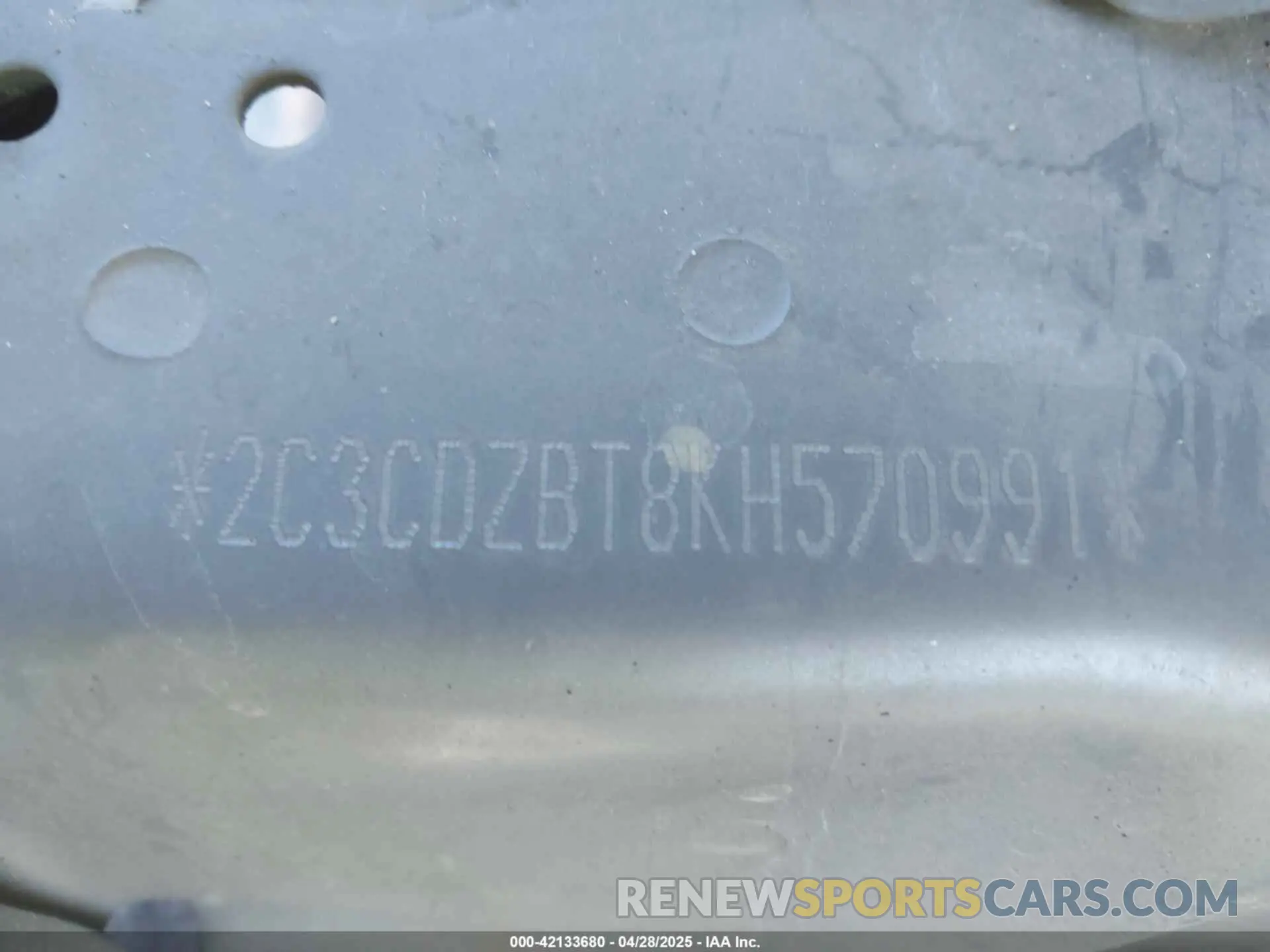 9 Photograph of a damaged car 2C3CDZBT8KH570991 DODGE CHALLENGER 2019