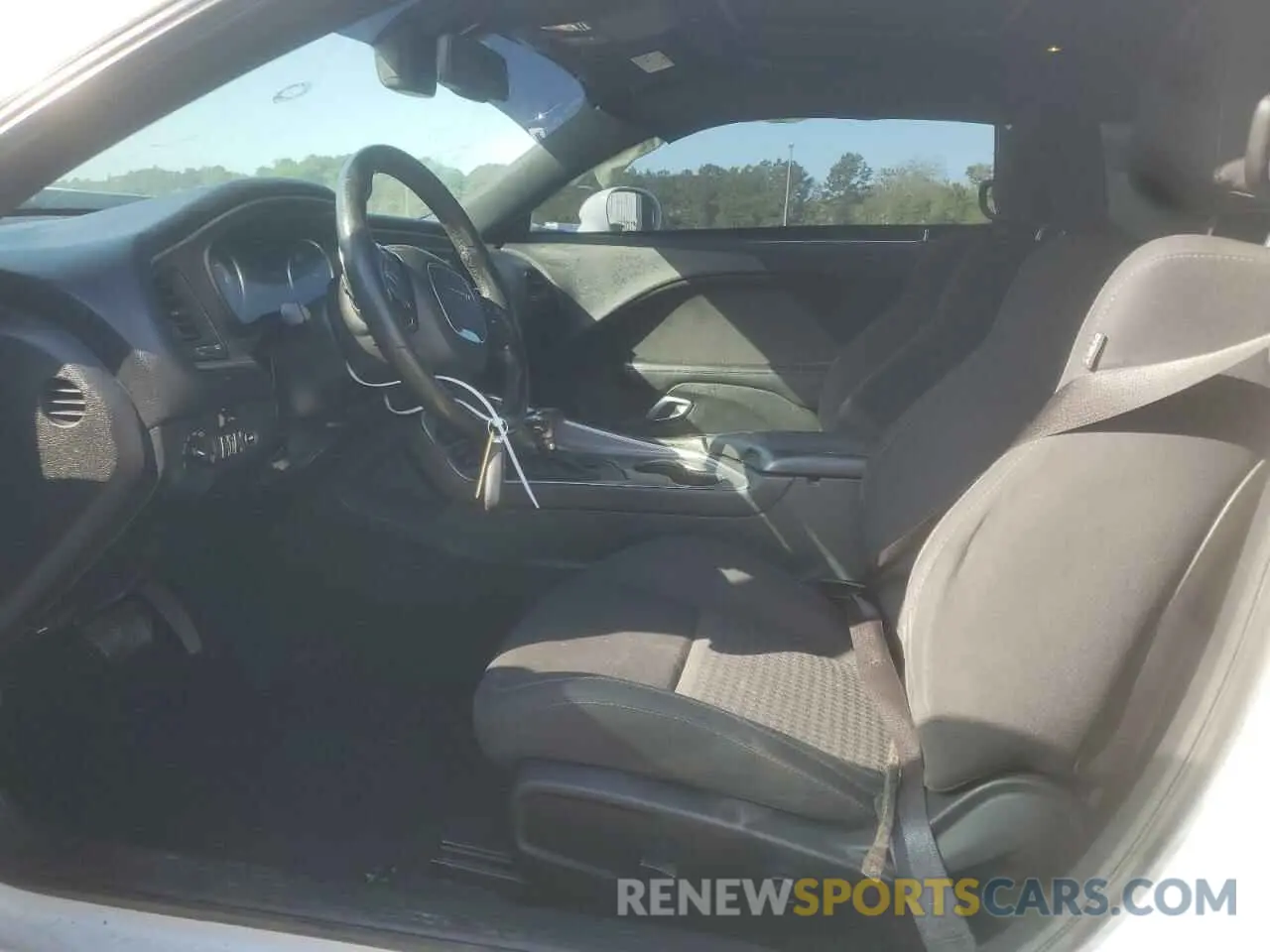 7 Photograph of a damaged car 2C3CDZBT8KH641638 DODGE CHALLENGER 2019