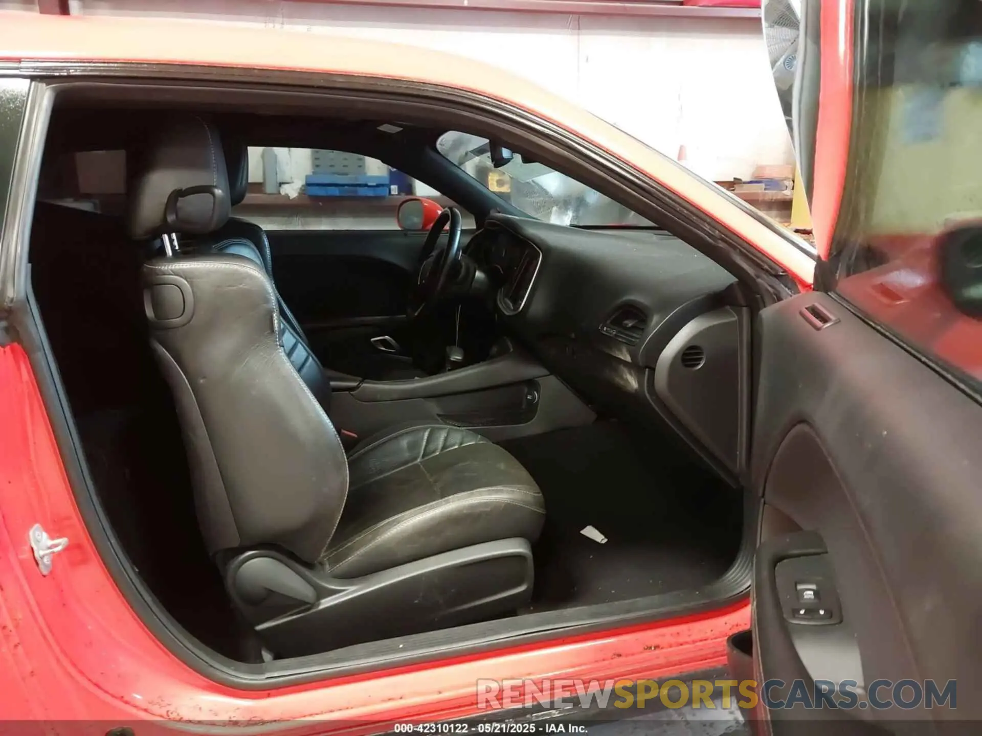 5 Photograph of a damaged car 2C3CDZBT9KH627697 DODGE CHALLENGER 2019